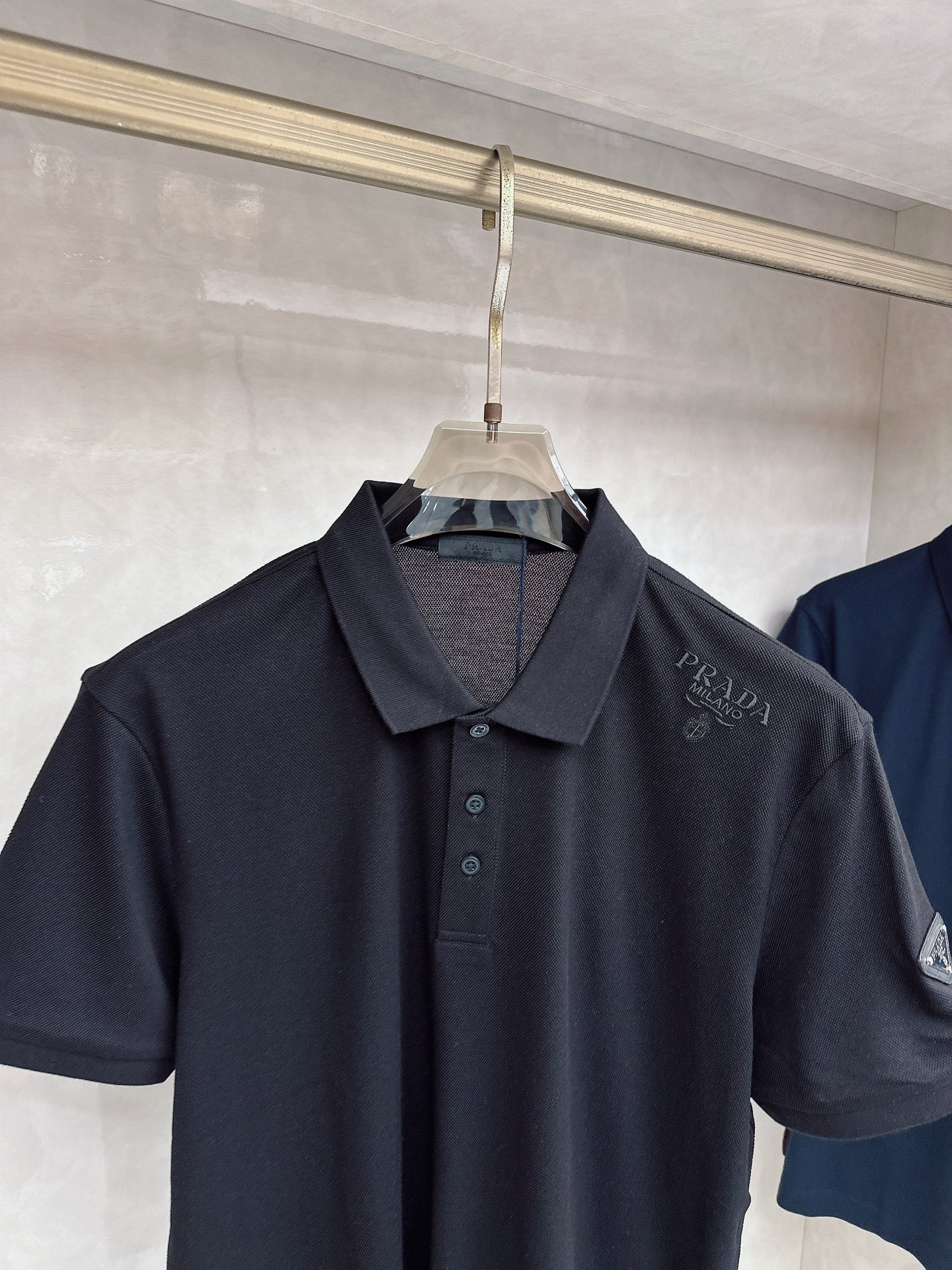 普拉达 上新 26ss P家早春新款Polo 原版定制 面料选用珠地棉 轻薄透气 上身丝滑舒适 高端大气