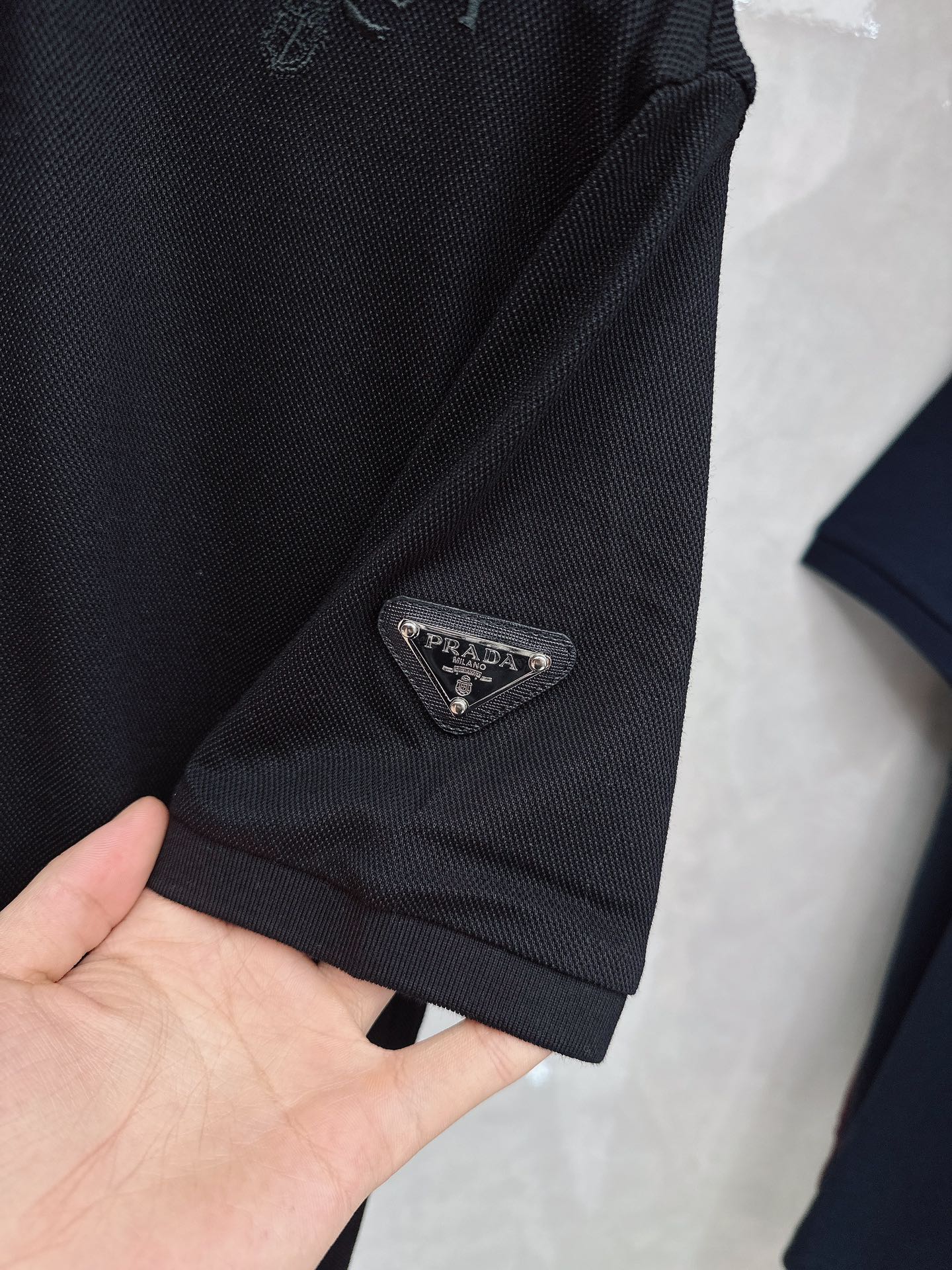 普拉达 上新 26ss P家早春新款Polo 原版定制 面料选用珠地棉 轻薄透气 上身丝滑舒适 高端大气