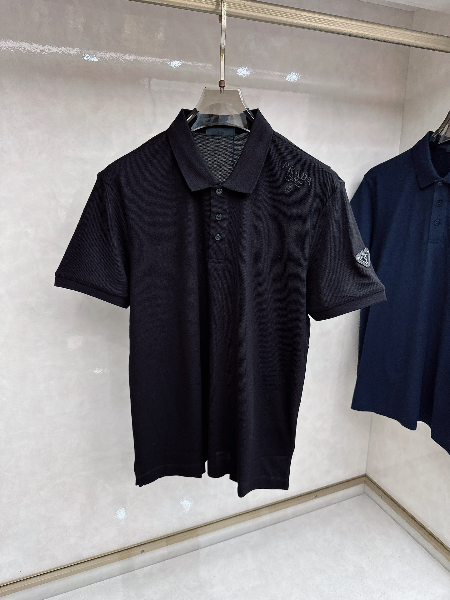 普拉达 上新 26ss P家早春新款Polo 原版定制 面料选用珠地棉 轻薄透气 上身丝滑舒适 高端大气