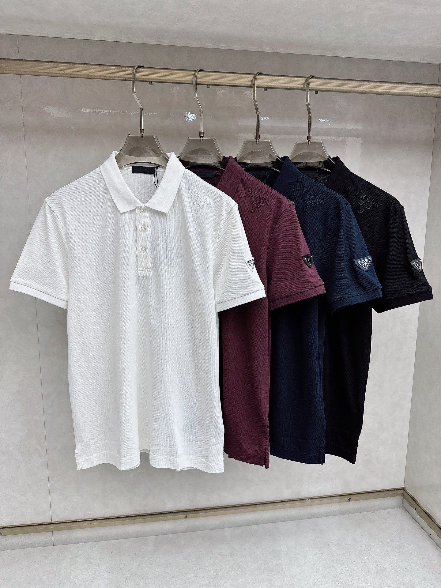 普拉达 上新 26ss P家早春新款Polo 原版定制 面料选用珠地棉 轻薄透气 上身丝滑舒适 高端大气