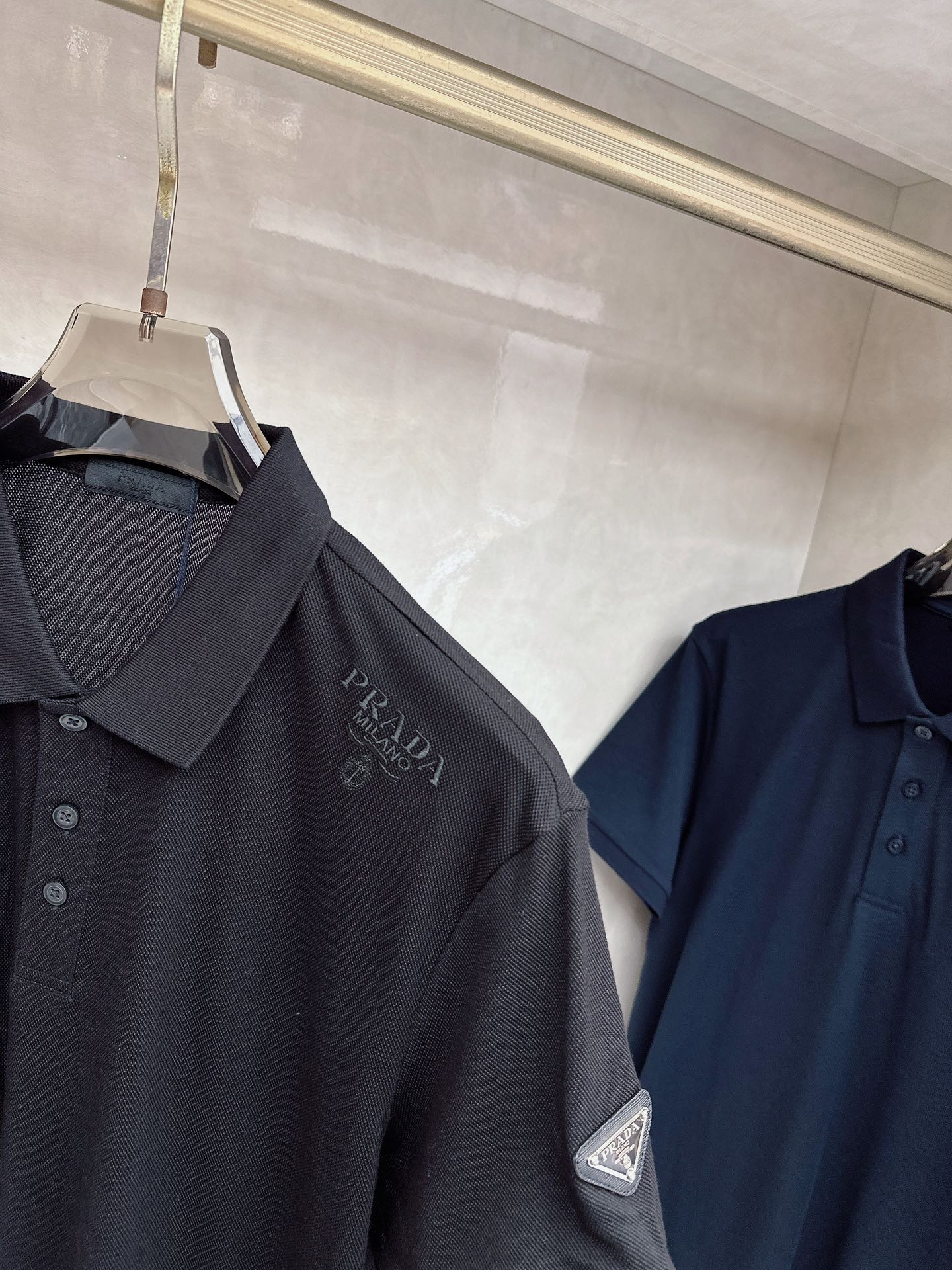 普拉达 上新 26ss P家早春新款Polo 原版定制 面料选用珠地棉 轻薄透气 上身丝滑舒适 高端大气