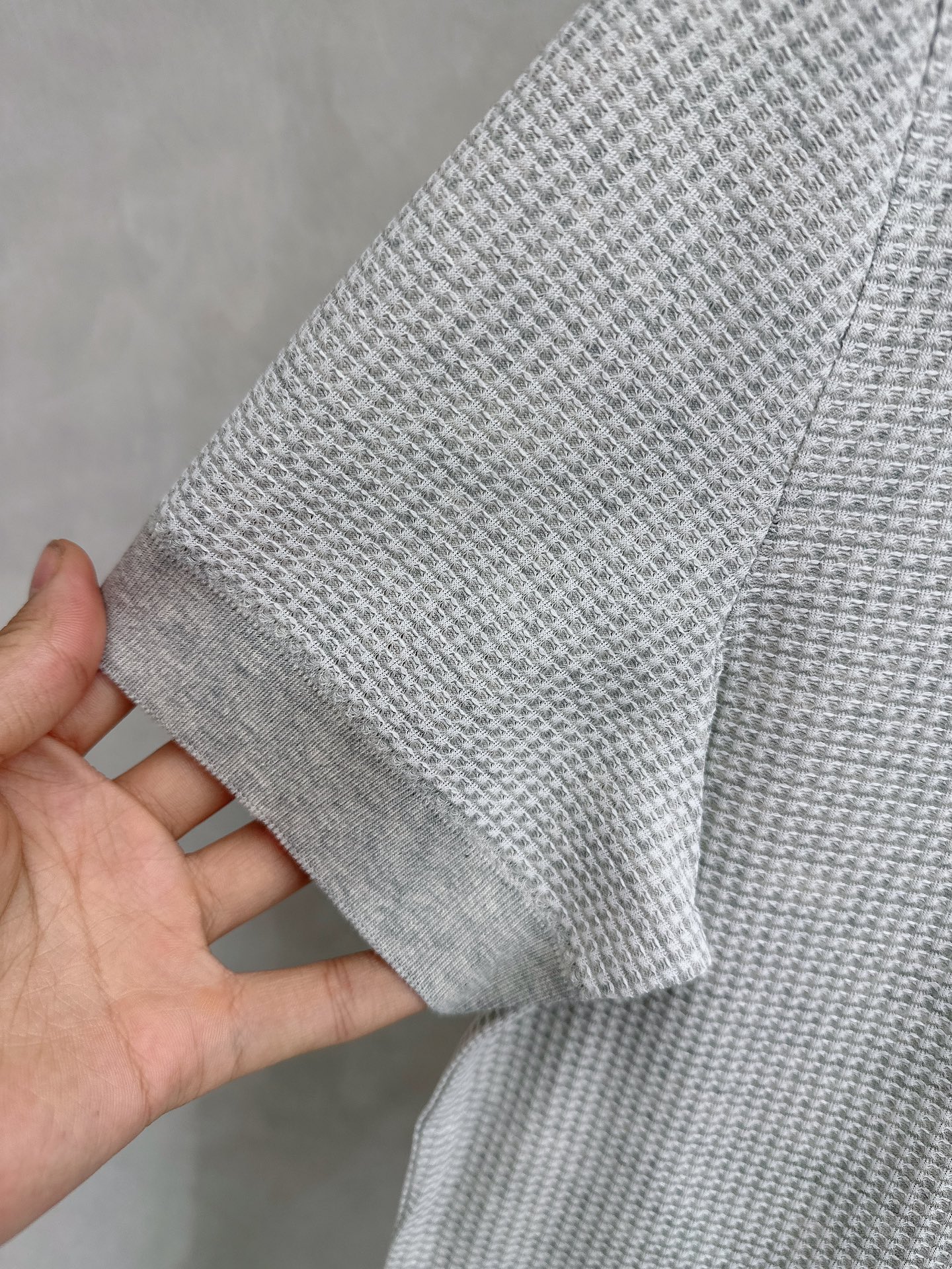 普拉达 26ss 春夏新款竖条提花起脚短袖 原版定制 面料选用进口彩柔棉 轻薄透气 上身丝滑舒适 高端大