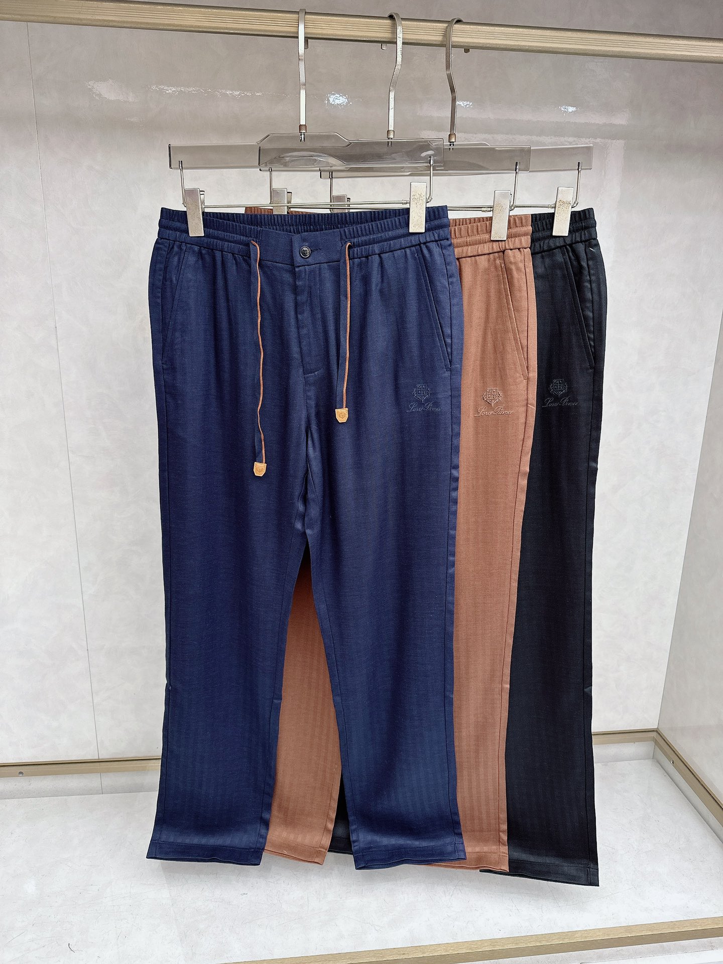 Lss 早春新品Loro Piana轻奢亚麻裤 把高级感穿在日常甄选高支面料，触感软糯，垂坠有型不挑身材