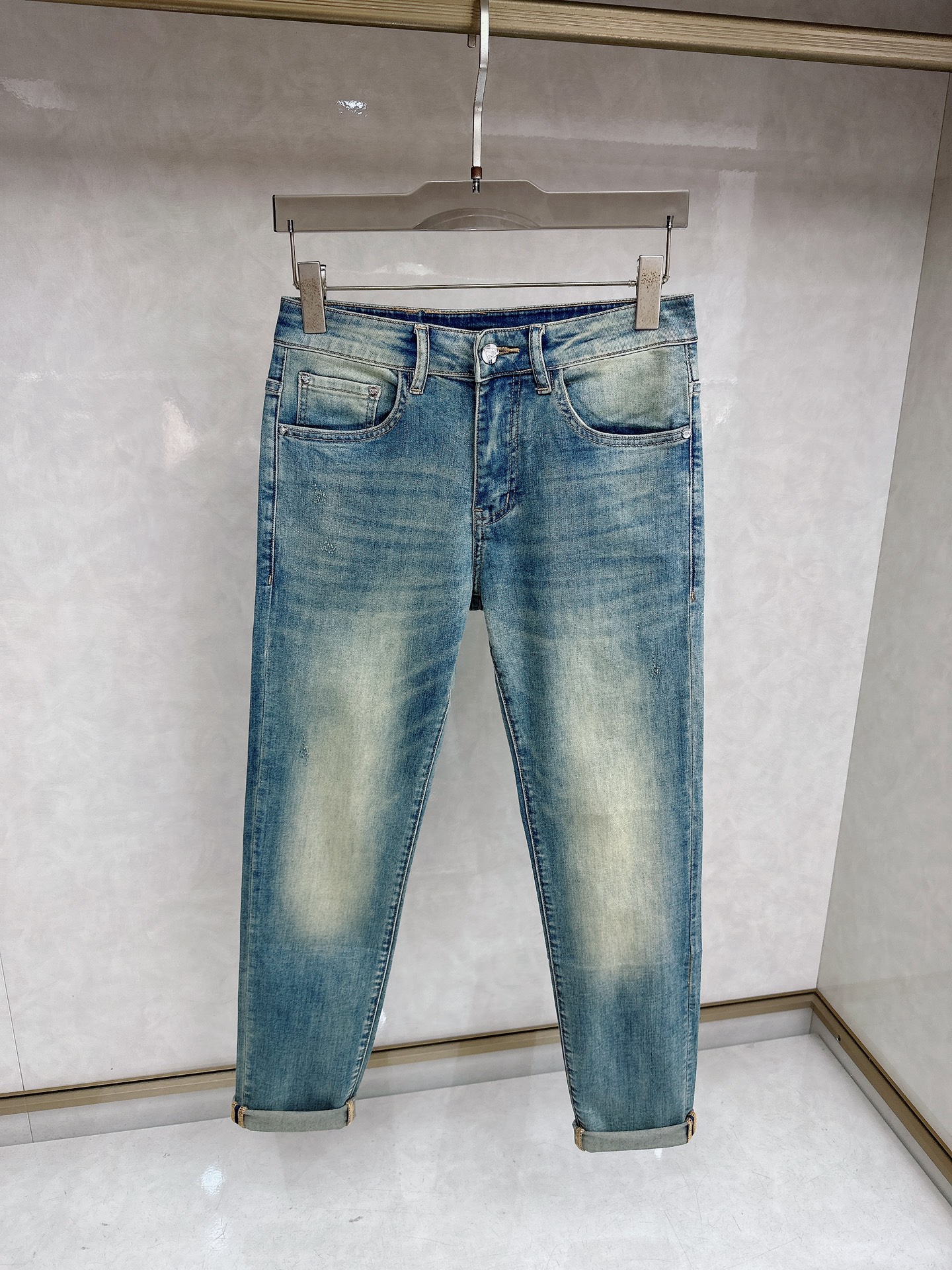 普拉达 2026春夏最新推出男士休闲牛仔裤新品！重工水洗牛仔裤！定制面料和一般牛仔布料比起来，更加柔软舒