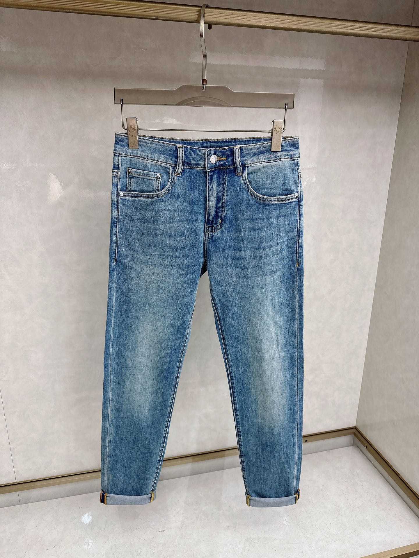 巴黎世家 2026春夏最新推出男士休闲牛仔裤新品！重工水洗牛仔裤！定制面料和一般牛仔布料比起来，更加柔软