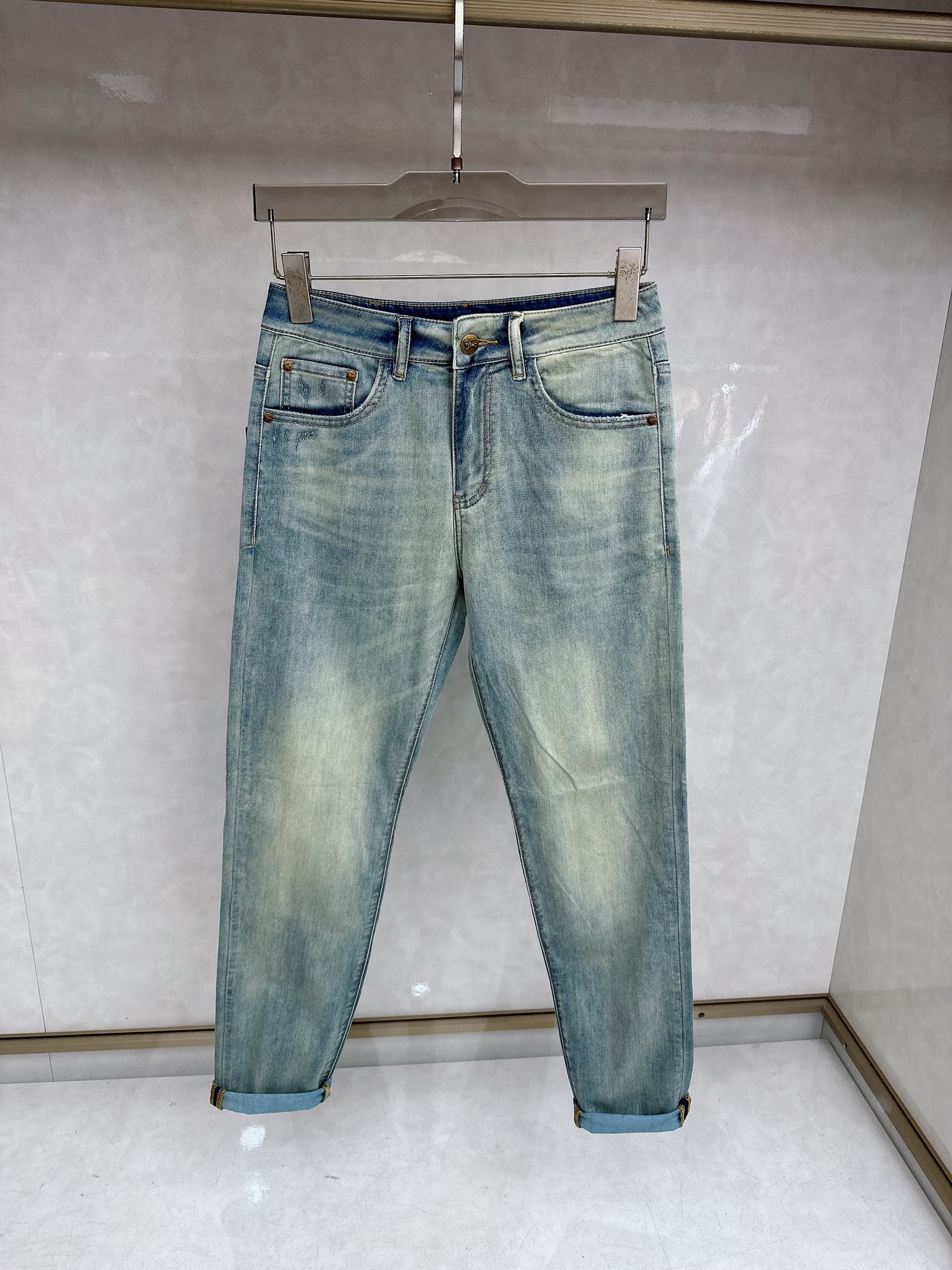 巴宝莉 2026春夏最新推出男士休闲牛仔裤新品！重工水洗牛仔裤！定制面料和一般牛仔布料比起来，更加柔软舒