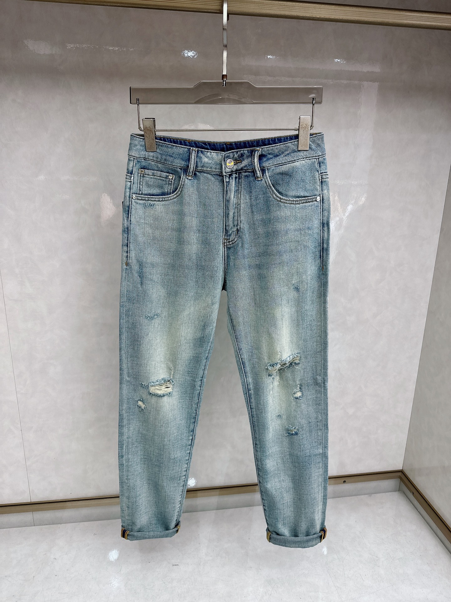芬迪 2026春夏最新推出男士休闲牛仔裤新品！重工水洗牛仔裤！定制面料和一般牛仔布料比起来，更加柔软舒适