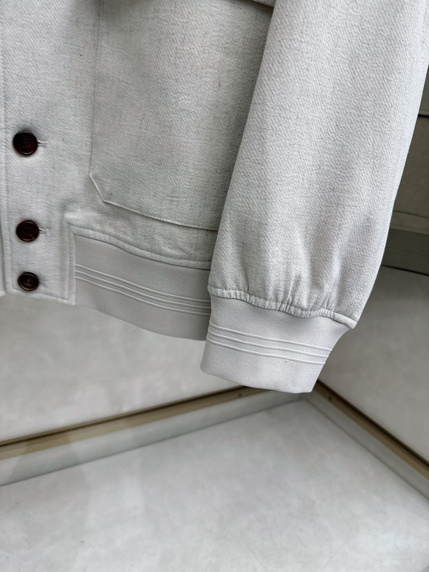 🆕🆕🆕【Loro Pina】诺悠翩雅 春夏新品前襟翻盖口袋麻料夹克，轻商务的休闲之选，在都市生活的快节奏