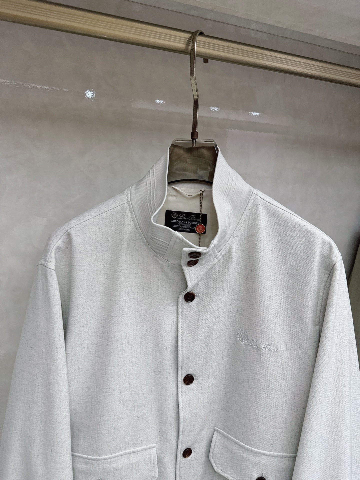🆕🆕🆕【Loro Pina】诺悠翩雅 春夏新品前襟翻盖口袋麻料夹克，轻商务的休闲之选，在都市生活的快节奏