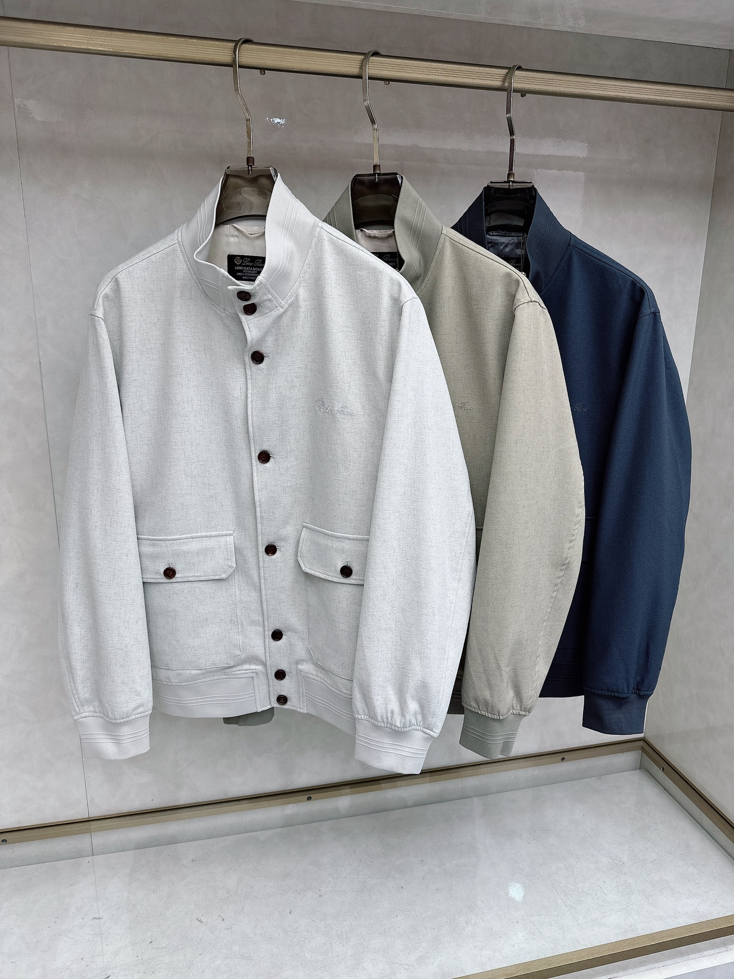 🆕🆕🆕【Loro Pina】诺悠翩雅 春夏新品前襟翻盖口袋麻料夹克，轻商务的休闲之选，在都市生活的快节奏