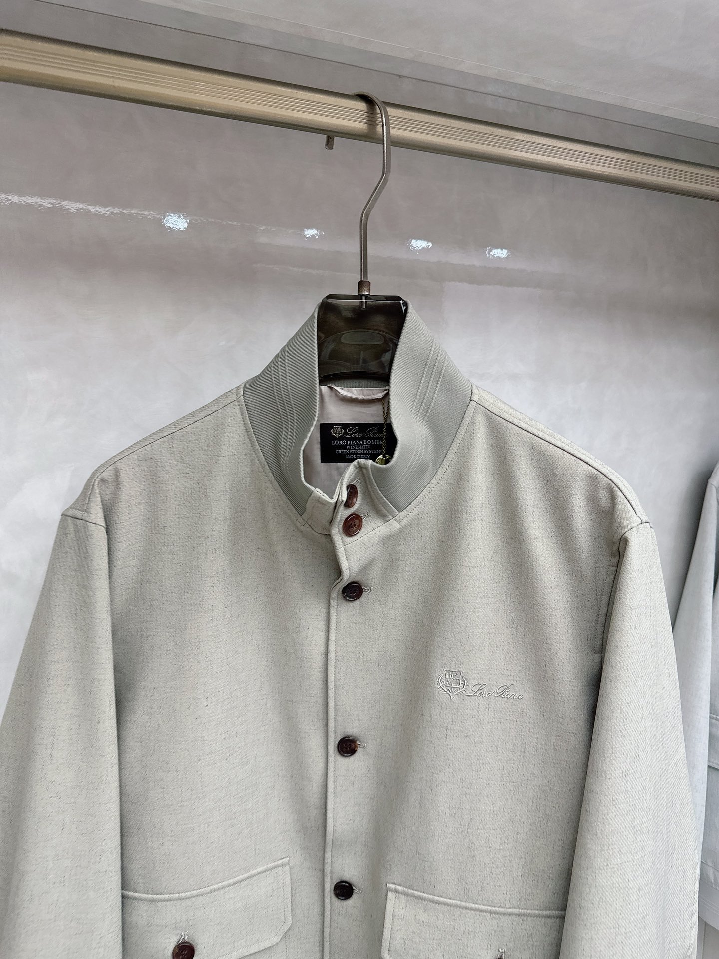 🆕🆕🆕【Loro Pina】诺悠翩雅 春夏新品前襟翻盖口袋麻料夹克，轻商务的休闲之选，在都市生活的快节奏