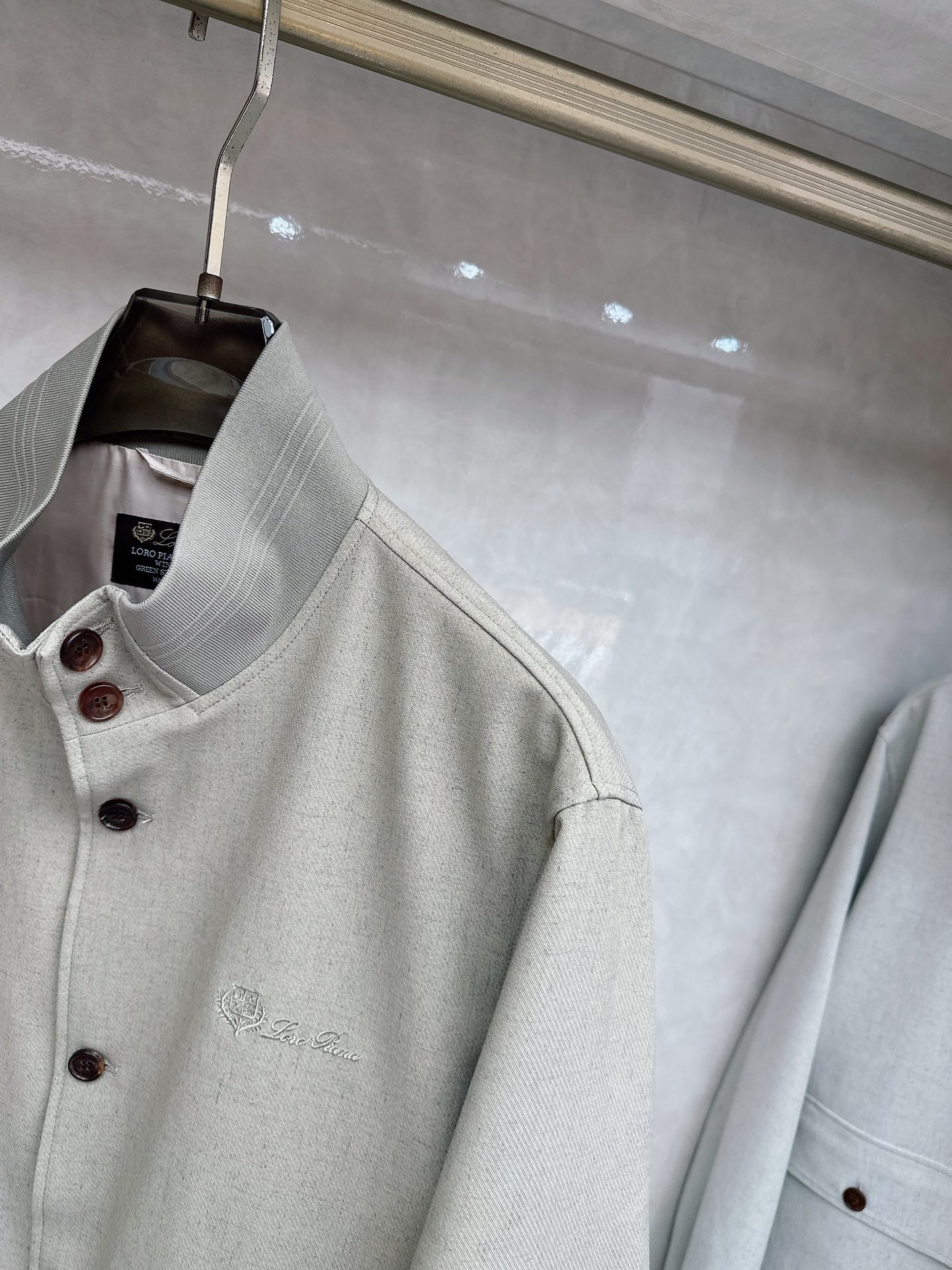 🆕🆕🆕【Loro Pina】诺悠翩雅 春夏新品前襟翻盖口袋麻料夹克，轻商务的休闲之选，在都市生活的快节奏