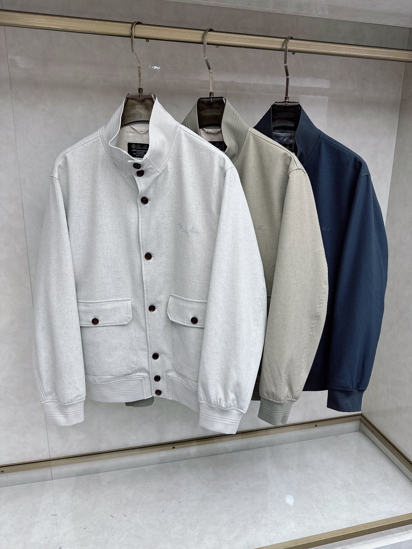 🆕🆕🆕【Loro Pina】诺悠翩雅 春夏新品前襟翻盖口袋麻料夹克，轻商务的休闲之选，在都市生活的快节奏