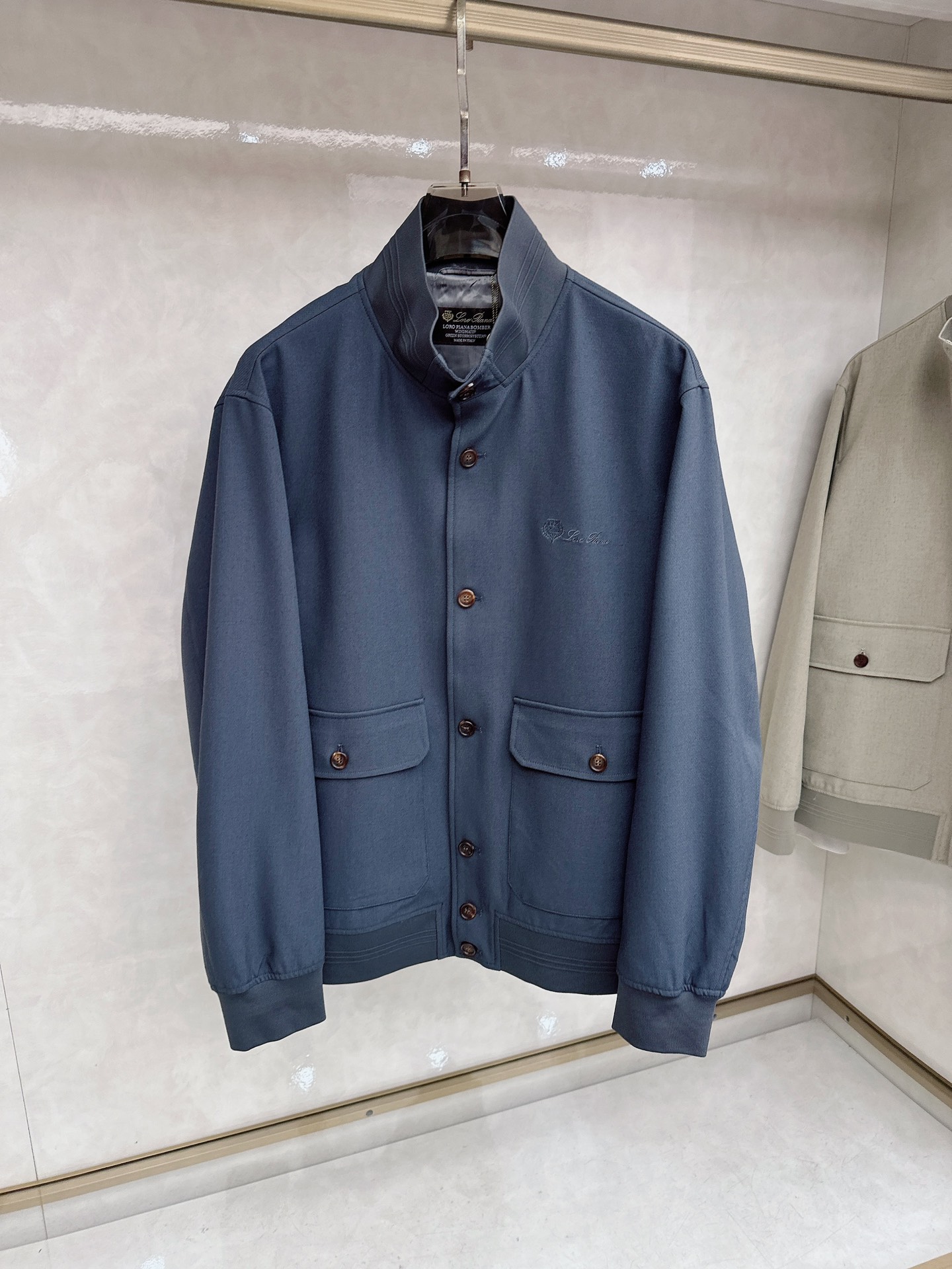 🆕🆕🆕【Loro Pina】诺悠翩雅 春夏新品前襟翻盖口袋麻料夹克，轻商务的休闲之选，在都市生活的快节奏