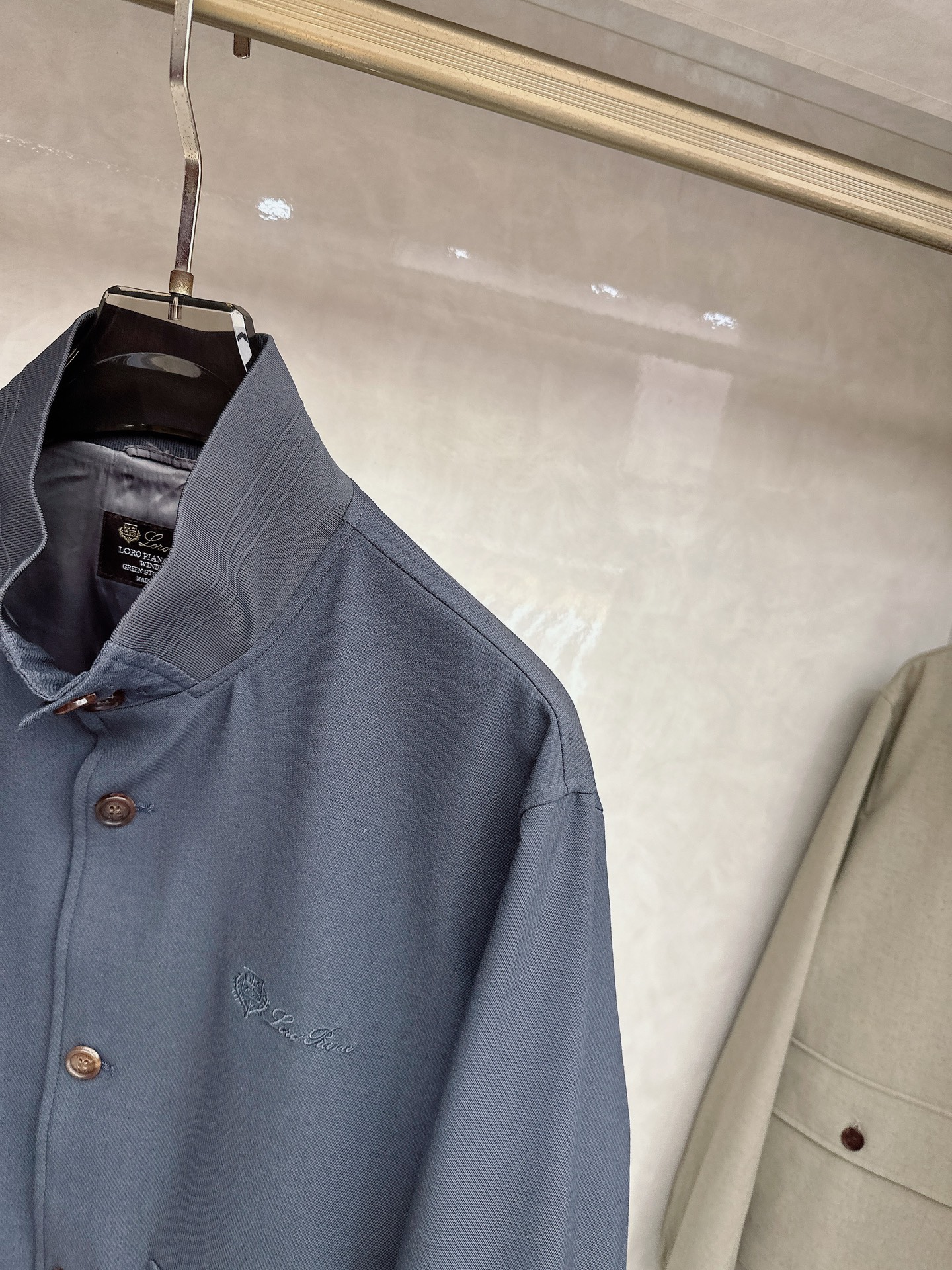 🆕🆕🆕【Loro Pina】诺悠翩雅 春夏新品前襟翻盖口袋麻料夹克，轻商务的休闲之选，在都市生活的快节奏