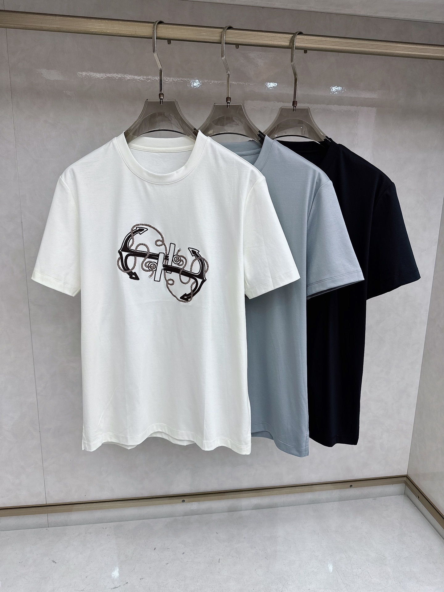 爱马仕 2026春夏 Ancre en H刺绣圆领短袖T恤衫，新图型 Ancre en H（H型锚主题）