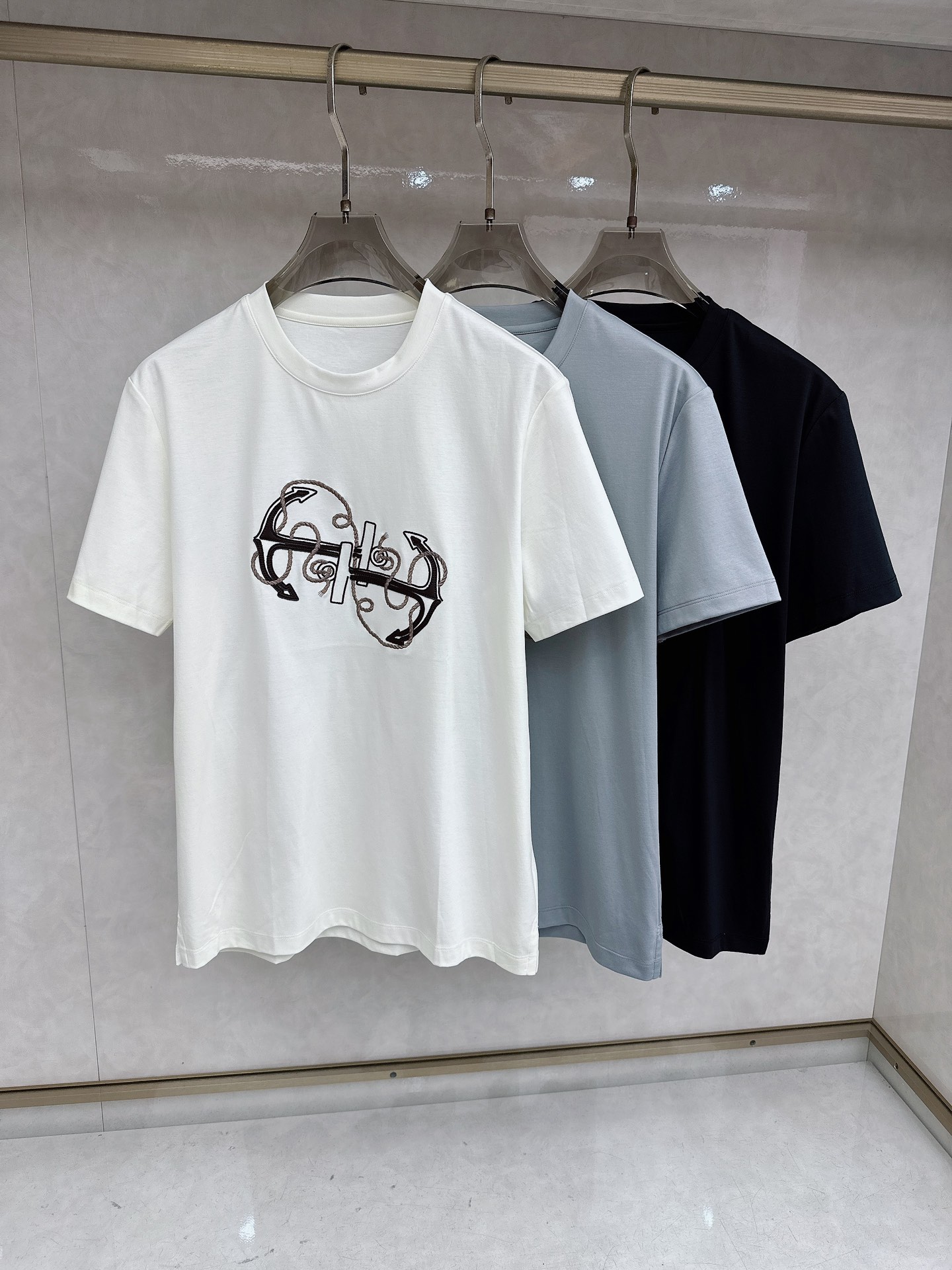 爱马仕 2026春夏 Ancre en H刺绣圆领短袖T恤衫，新图型 Ancre en H（H型锚主题）