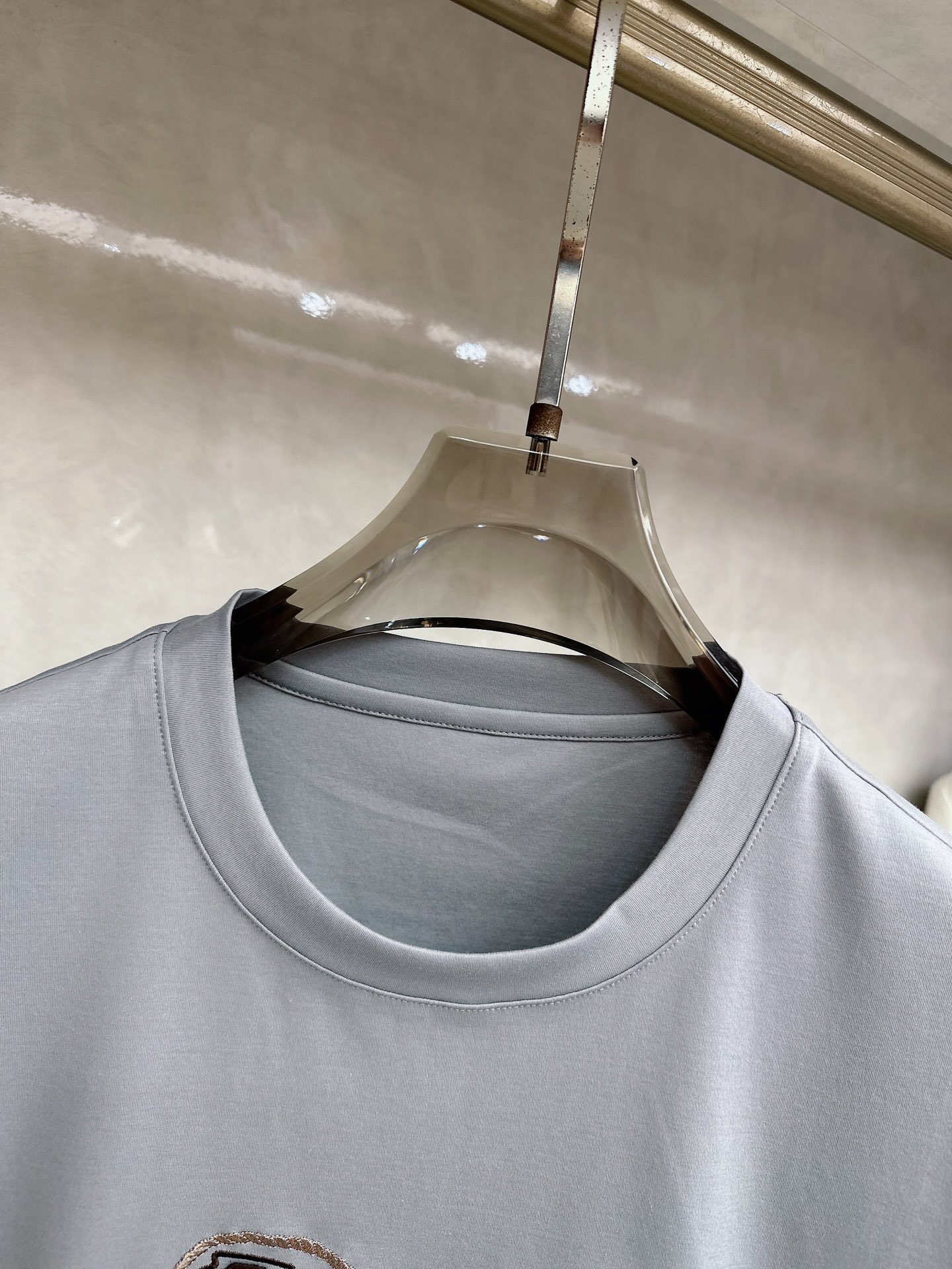 爱马仕 2026春夏 Ancre en H刺绣圆领短袖T恤衫，新图型 Ancre en H（H型锚主题）