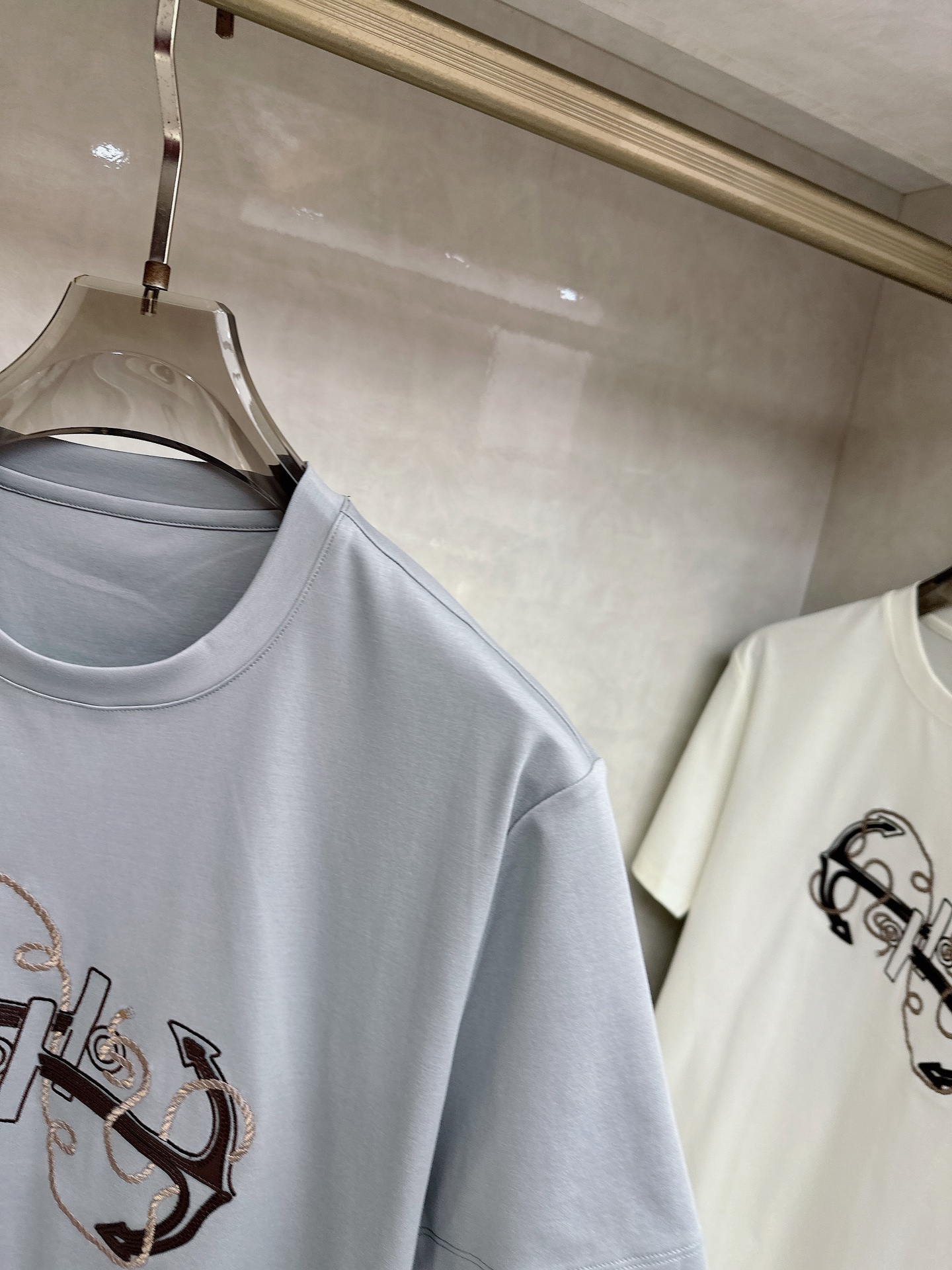 爱马仕 2026春夏 Ancre en H刺绣圆领短袖T恤衫，新图型 Ancre en H（H型锚主题）