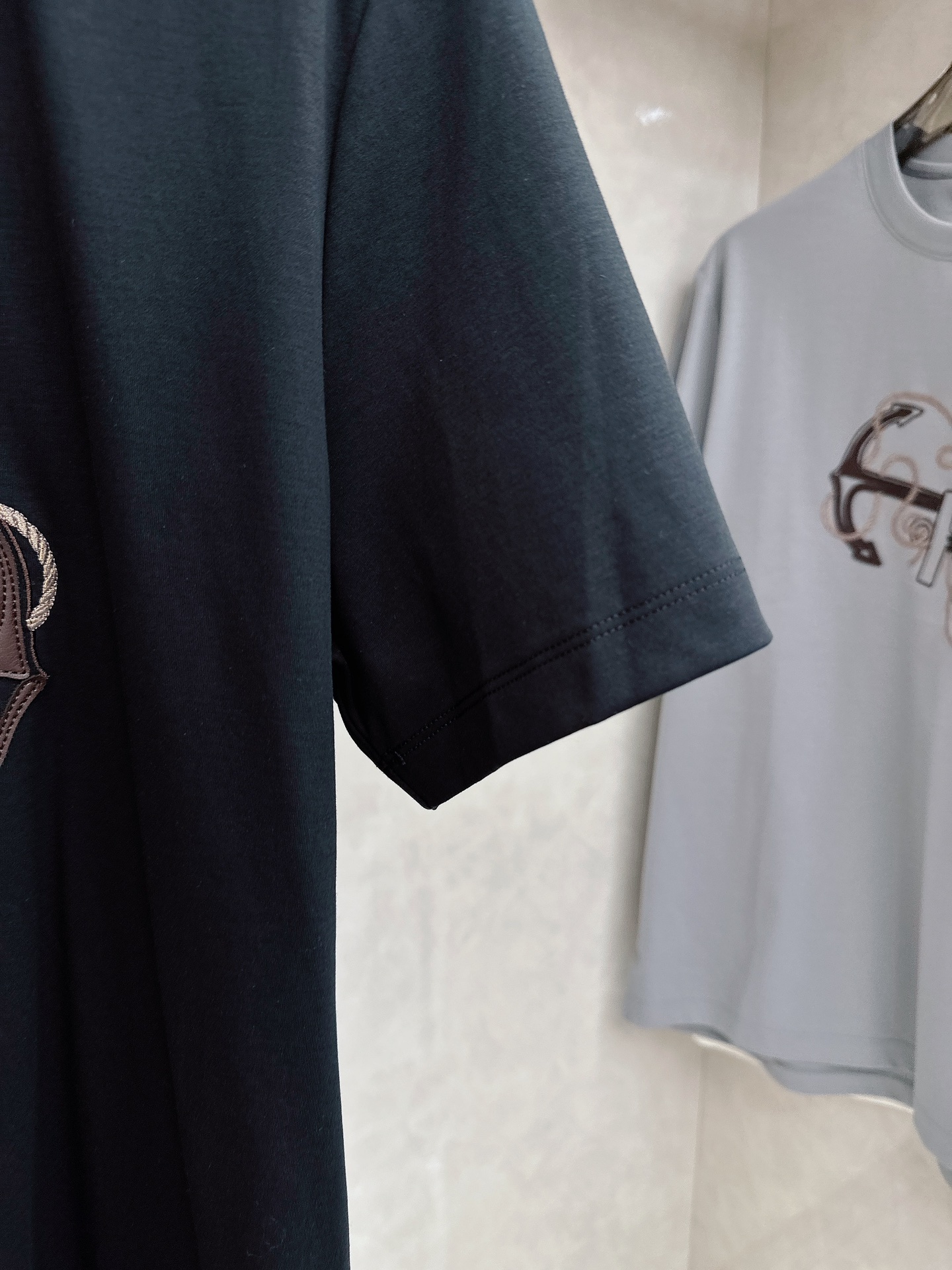 爱马仕 2026春夏 Ancre en H刺绣圆领短袖T恤衫，新图型 Ancre en H（H型锚主题）