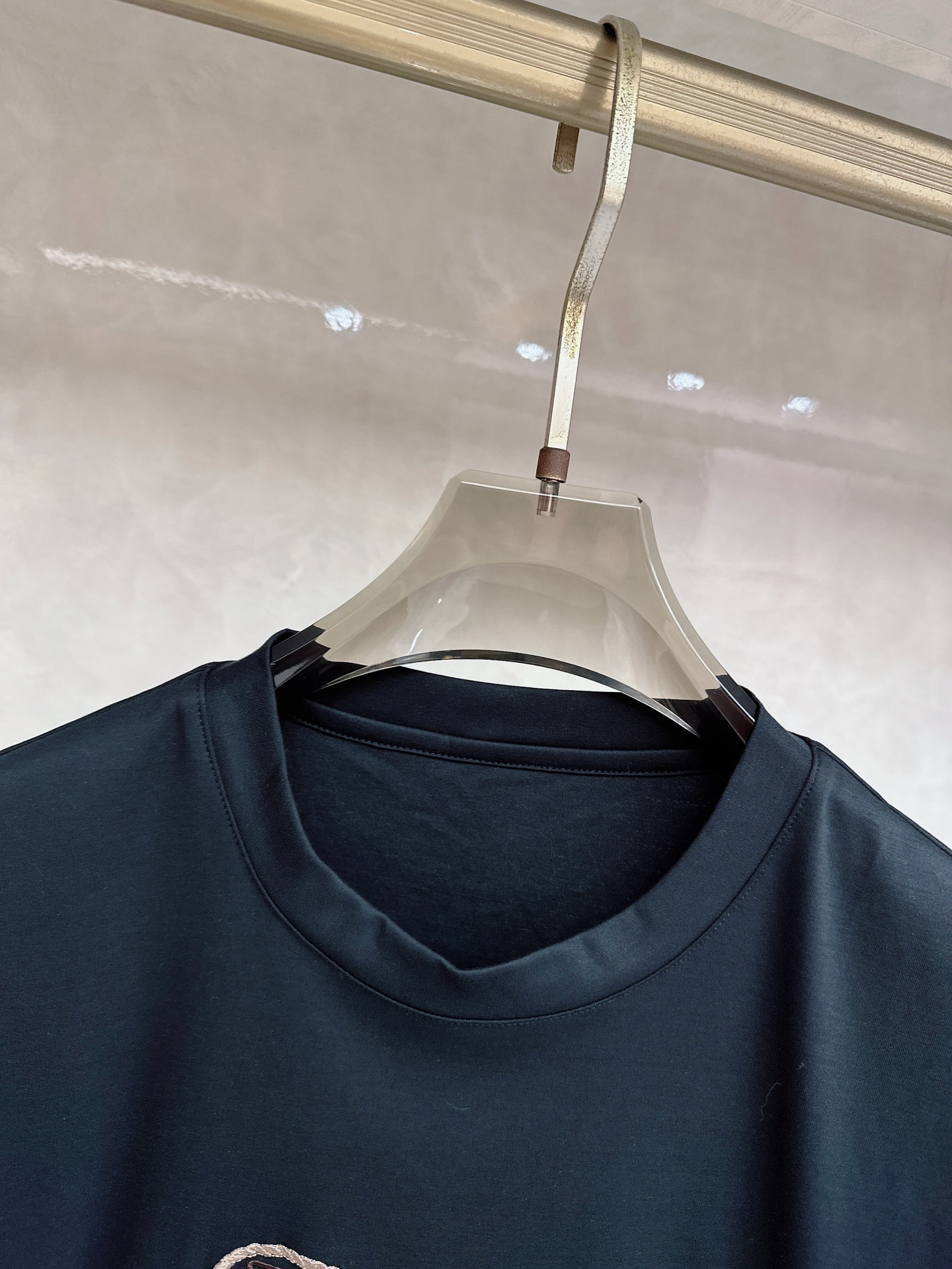 爱马仕 2026春夏 Ancre en H刺绣圆领短袖T恤衫，新图型 Ancre en H（H型锚主题）