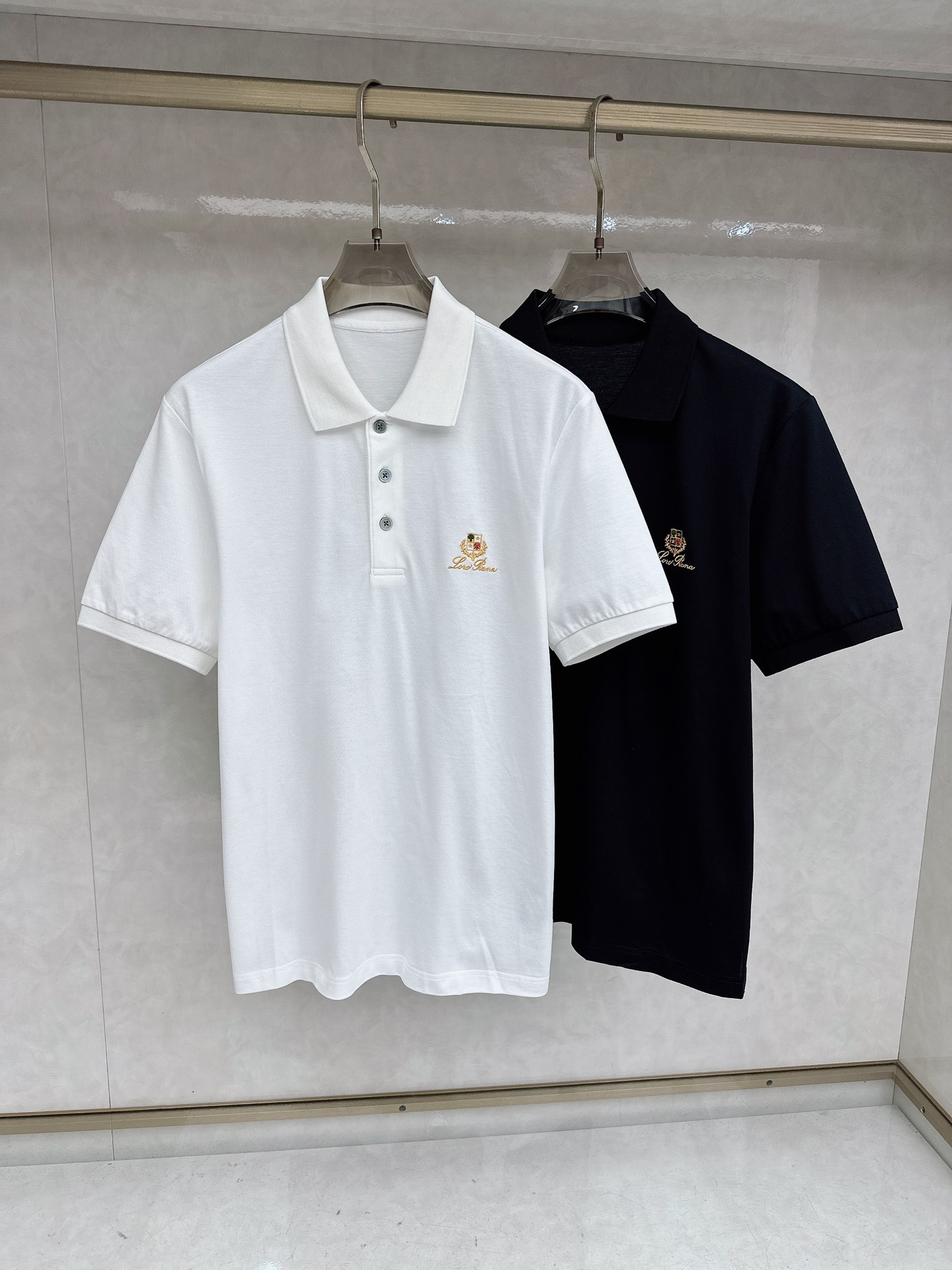 Lo*ro Pi*na诺 u翩雅 喜欢老钱风的强烈推荐 商务休闲 三粒扣翻领短袖POLO衫 打破纽扣式常