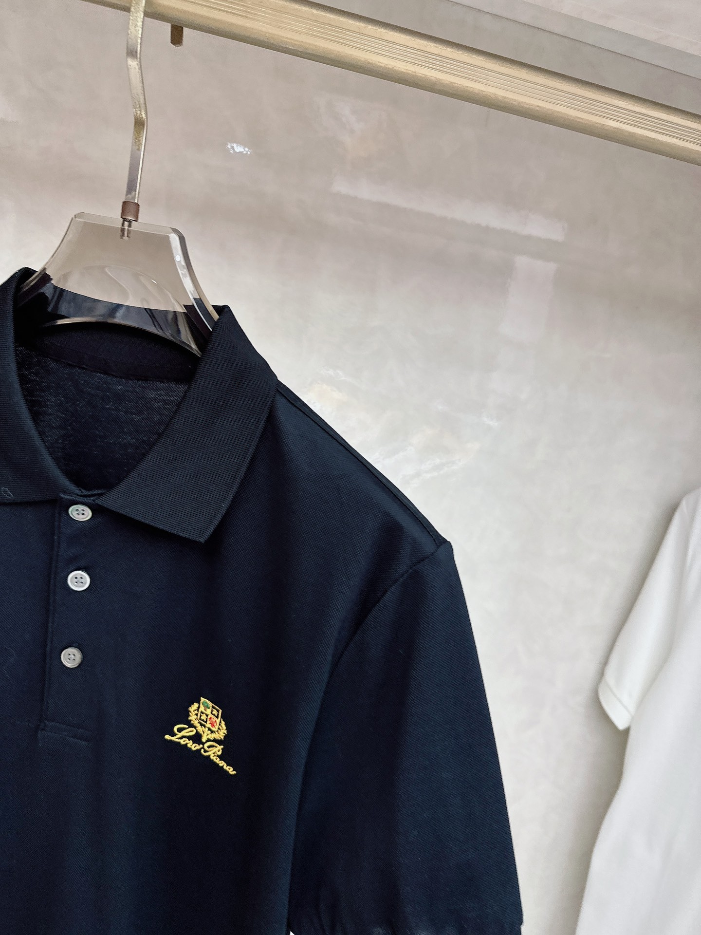 Lo*ro Pi*na诺 u翩雅 喜欢老钱风的强烈推荐 商务休闲 三粒扣翻领短袖POLO衫 打破纽扣式常