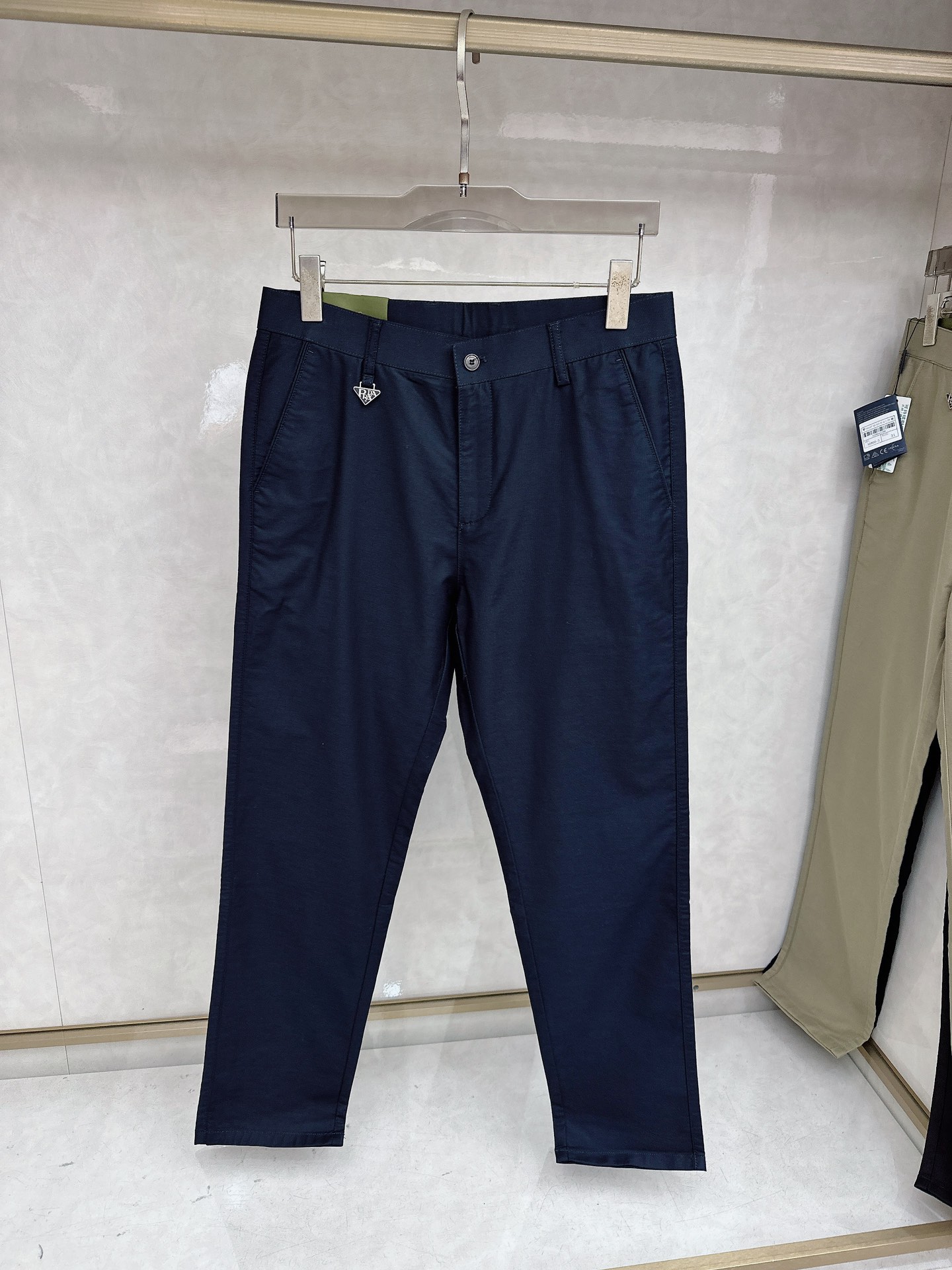 普拉达 2026春夏亚洲系列最新款！高端狠货 高端订制修身商务休闲裤西裤 原版五金 日常商务休闲都完全适