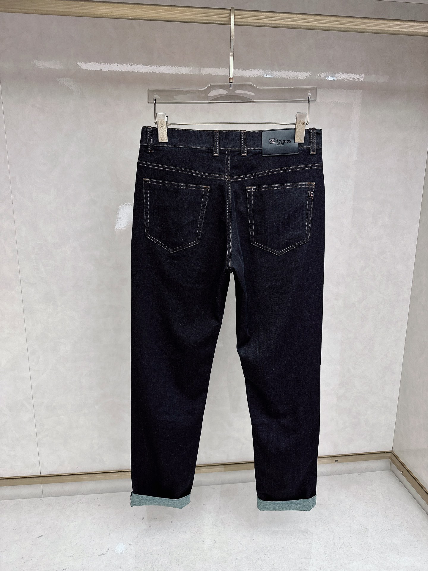 kiton 2026春夏新品重工休闲牛仔裤👖，进口优质水洗弹力面料，上身舒适透气有弹力，客供五金辅料装饰
