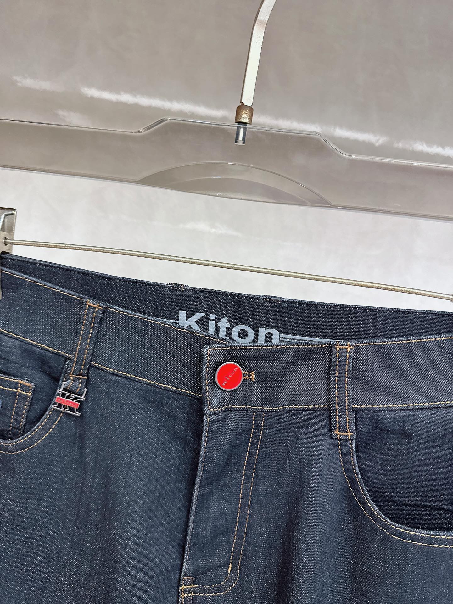 kiton 2026春夏新品重工休闲牛仔裤👖，进口优质水洗弹力面料，上身舒适透气有弹力，客供五金辅料装饰