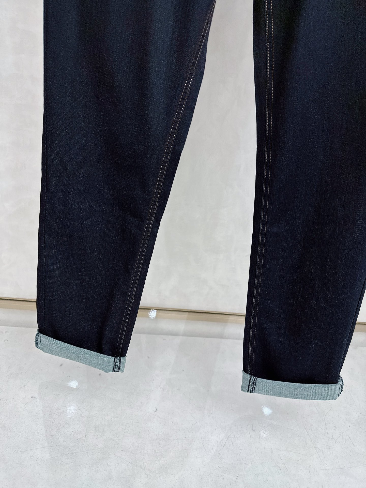 kiton 2026春夏新品重工休闲牛仔裤👖，进口优质水洗弹力面料，上身舒适透气有弹力，客供五金辅料装饰