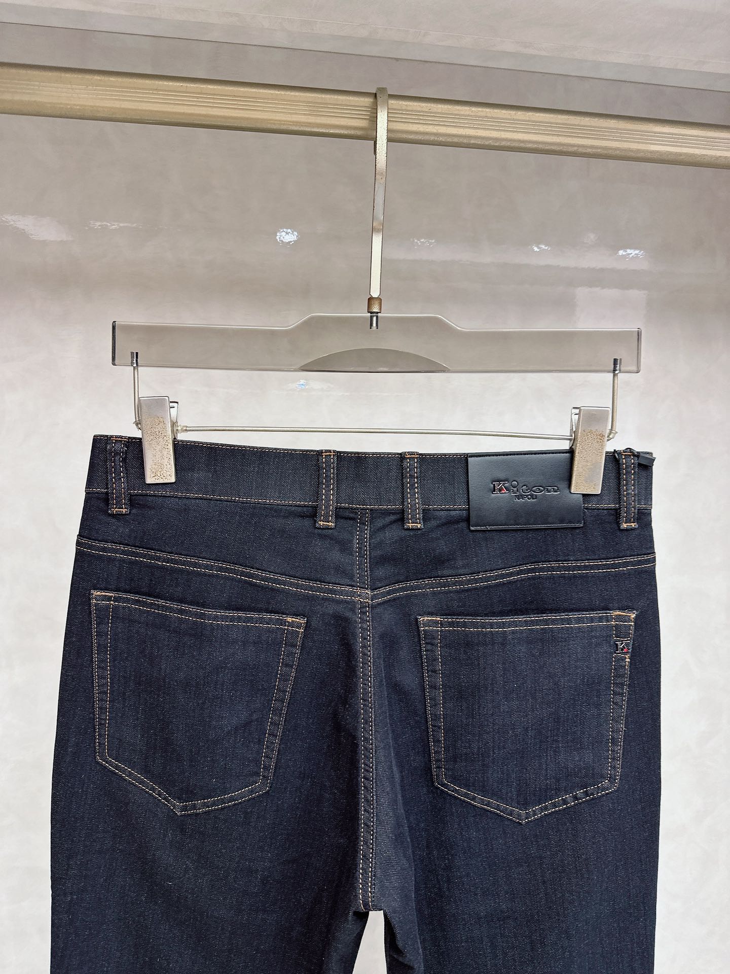 kiton 2026春夏新品重工休闲牛仔裤👖，进口优质水洗弹力面料，上身舒适透气有弹力，客供五金辅料装饰