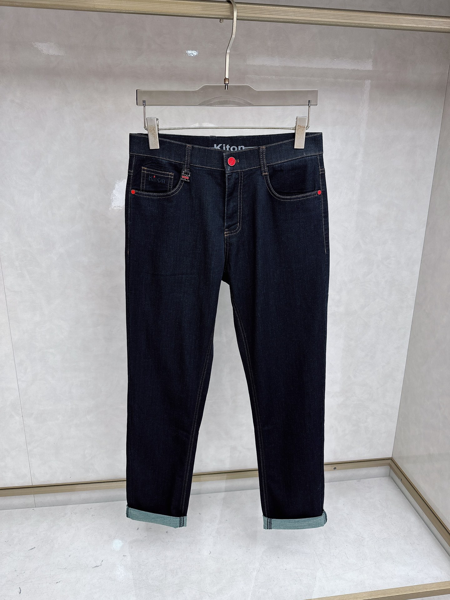 kiton 2026春夏新品重工休闲牛仔裤👖，进口优质水洗弹力面料，上身舒适透气有弹力，客供五金辅料装饰