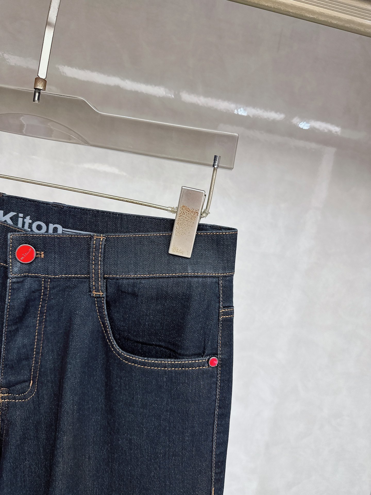 kiton 2026春夏新品重工休闲牛仔裤👖，进口优质水洗弹力面料，上身舒适透气有弹力，客供五金辅料装饰