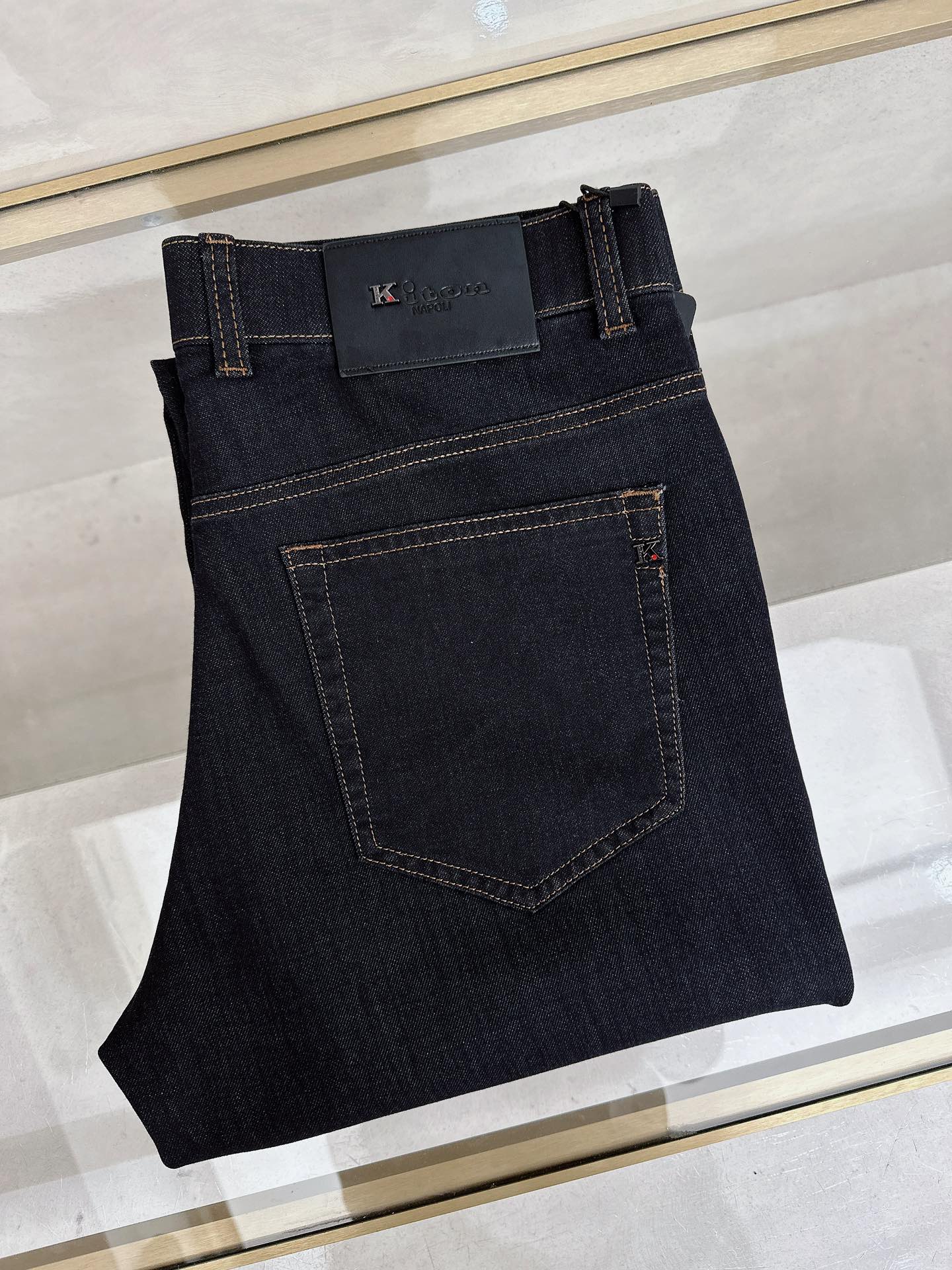 kiton 2026春夏新品重工休闲牛仔裤👖，进口优质水洗弹力面料，上身舒适透气有弹力，客供五金辅料装饰