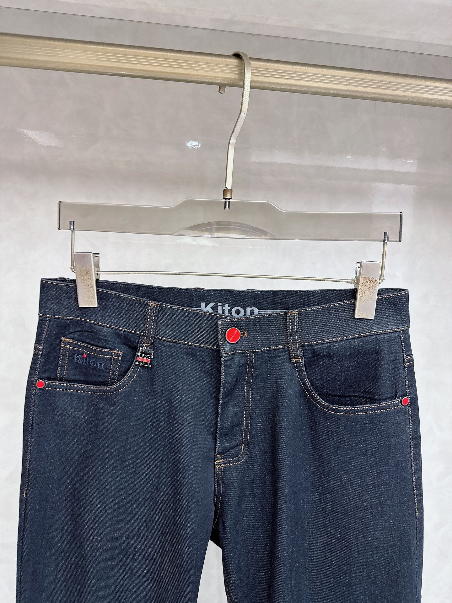 kiton 2026春夏新品重工休闲牛仔裤👖，进口优质水洗弹力面料，上身舒适透气有弹力，客供五金辅料装饰