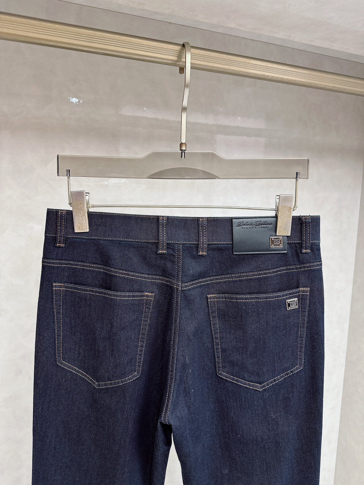 DG 2026春夏新品重工休闲牛仔裤👖，进口优质水洗弹力面料，上身舒适透气有弹力，客供五金辅料装饰，版型