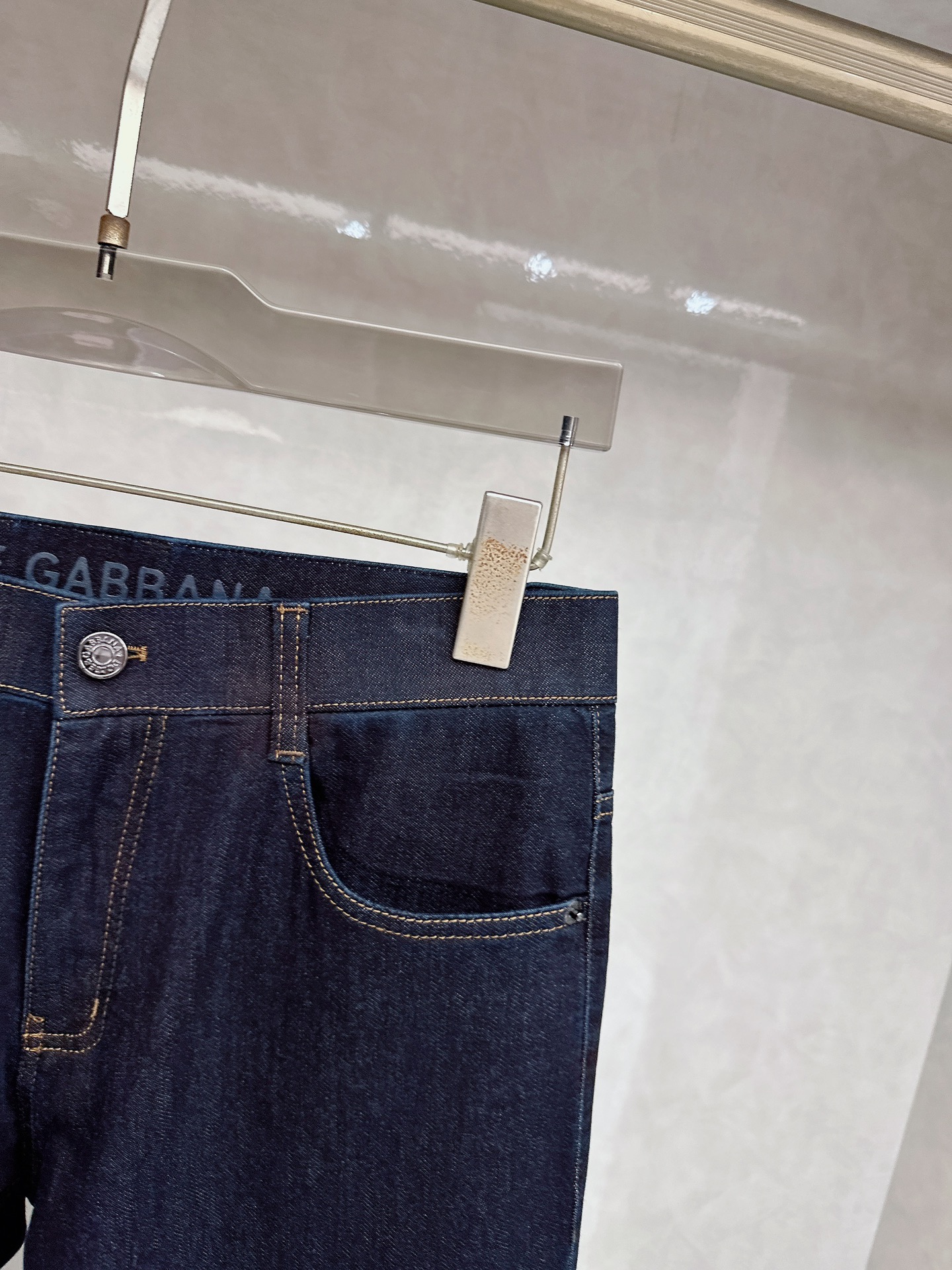 DG 2026春夏新品重工休闲牛仔裤👖，进口优质水洗弹力面料，上身舒适透气有弹力，客供五金辅料装饰，版型