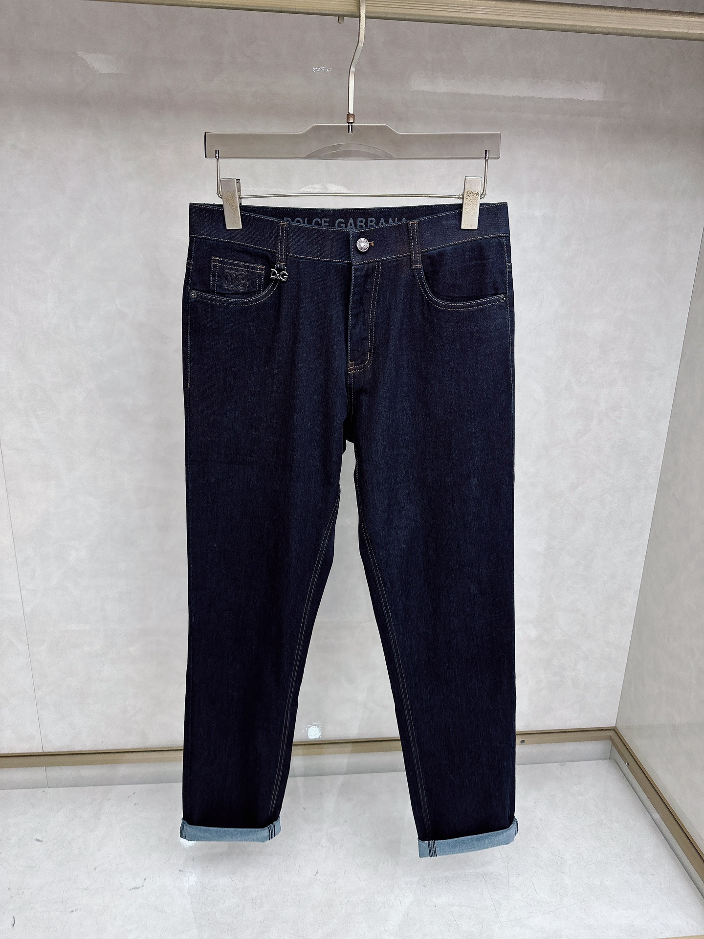 DG 2026春夏新品重工休闲牛仔裤👖，进口优质水洗弹力面料，上身舒适透气有弹力，客供五金辅料装饰，版型