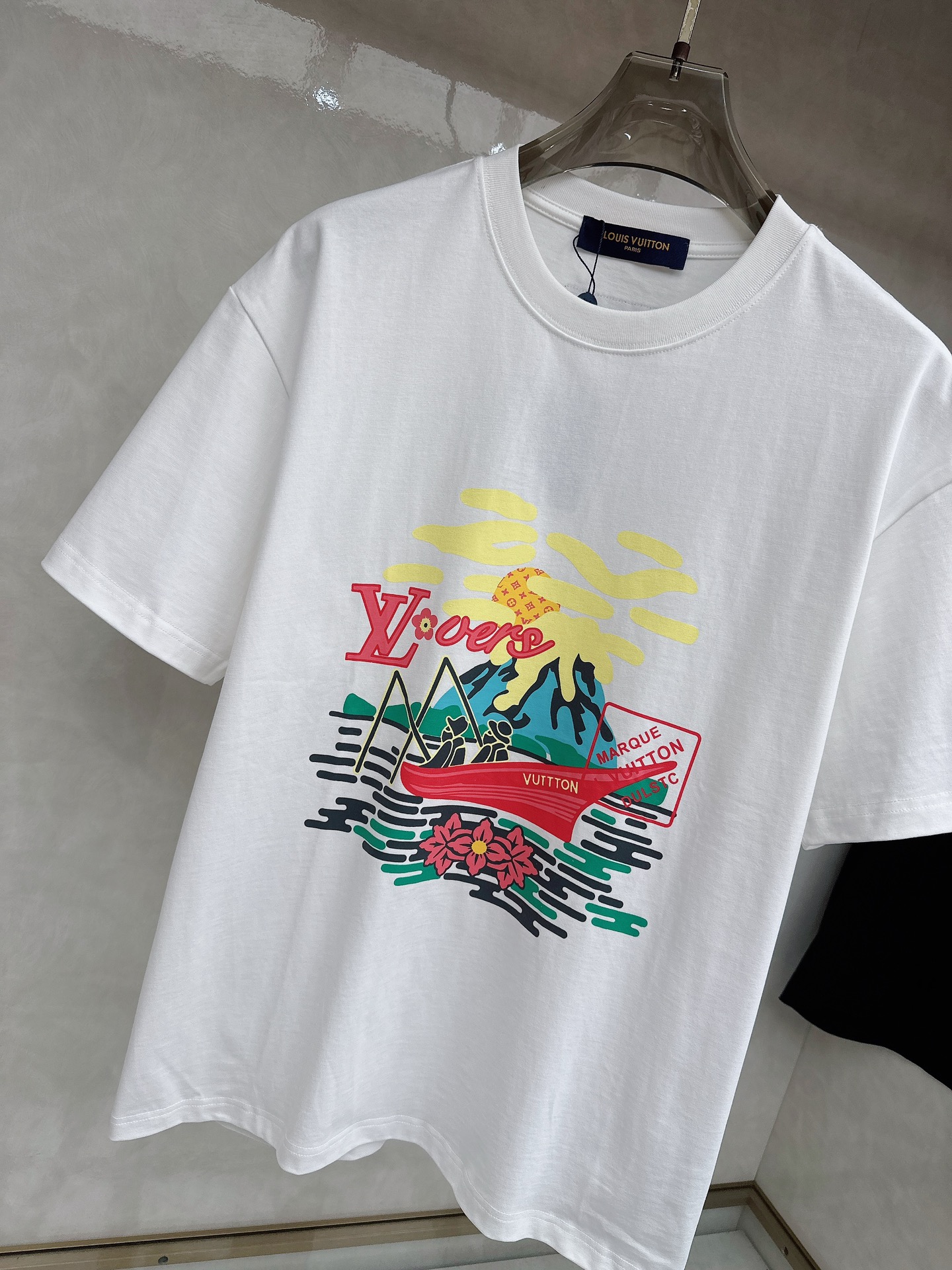 LV 2026春夏新款首发专柜最新款短袖圆领T恤 高端订制 设计前卫时尚！品牌logo重工艺设计 高端定