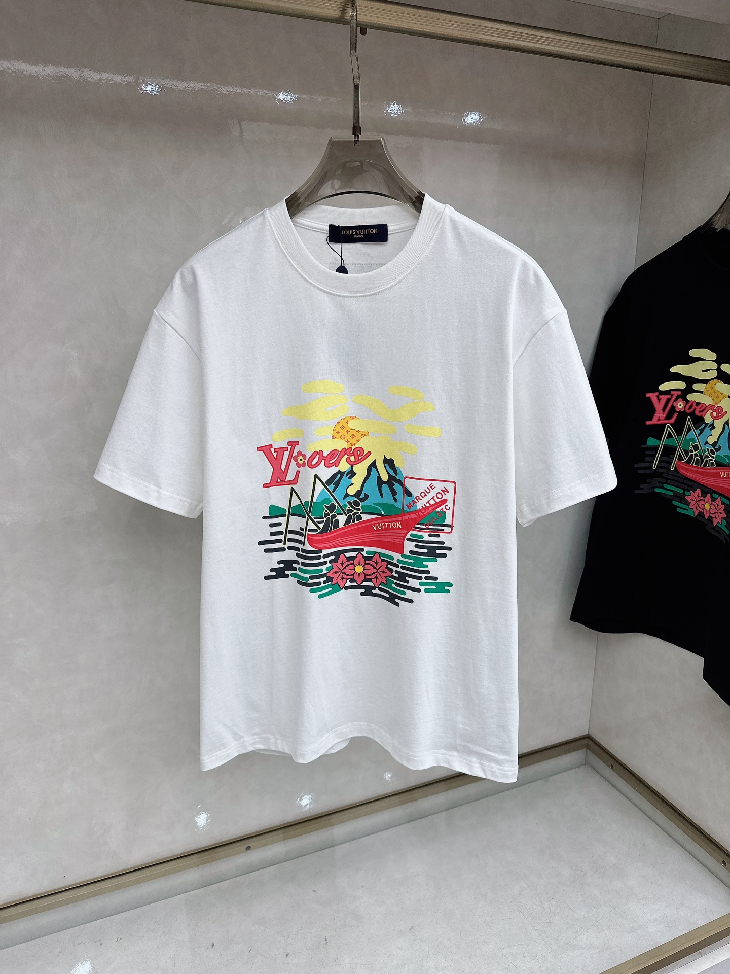 LV 2026春夏新款首发专柜最新款短袖圆领T恤 高端订制 设计前卫时尚！品牌logo重工艺设计 高端定