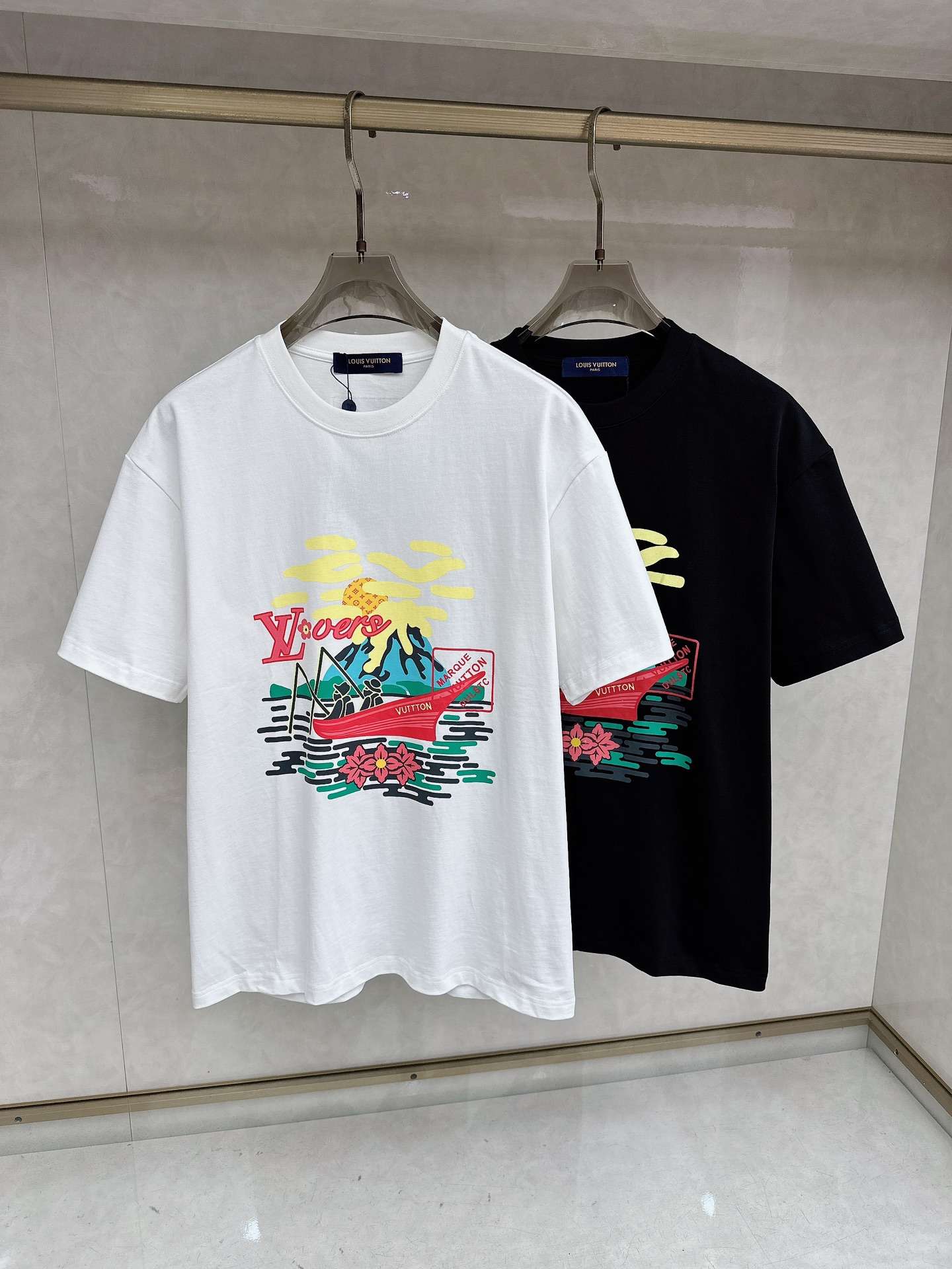 LV 2026春夏新款首发专柜最新款短袖圆领T恤 高端订制 设计前卫时尚！品牌logo重工艺设计 高端定