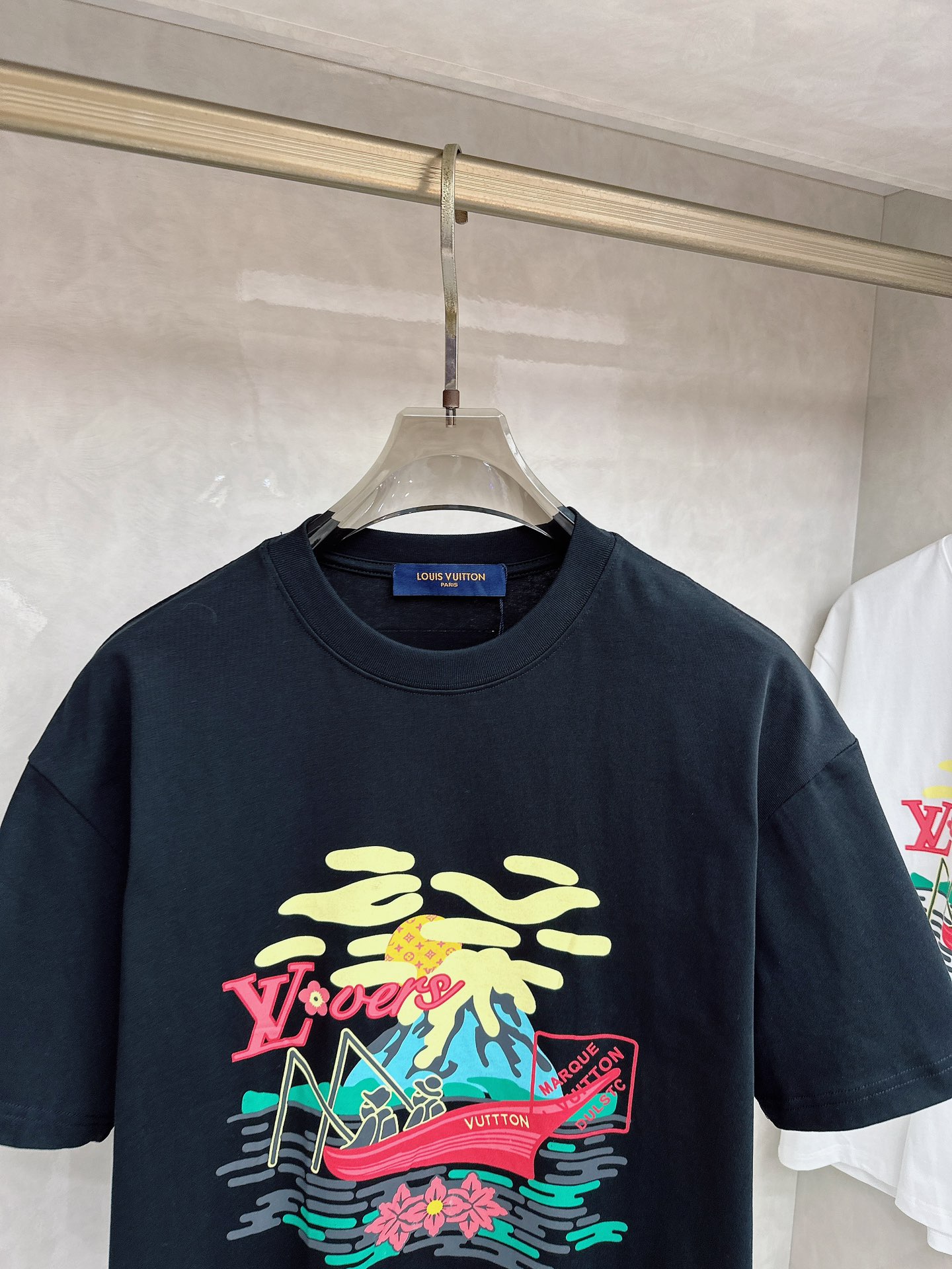 LV 2026春夏新款首发专柜最新款短袖圆领T恤 高端订制 设计前卫时尚！品牌logo重工艺设计 高端定