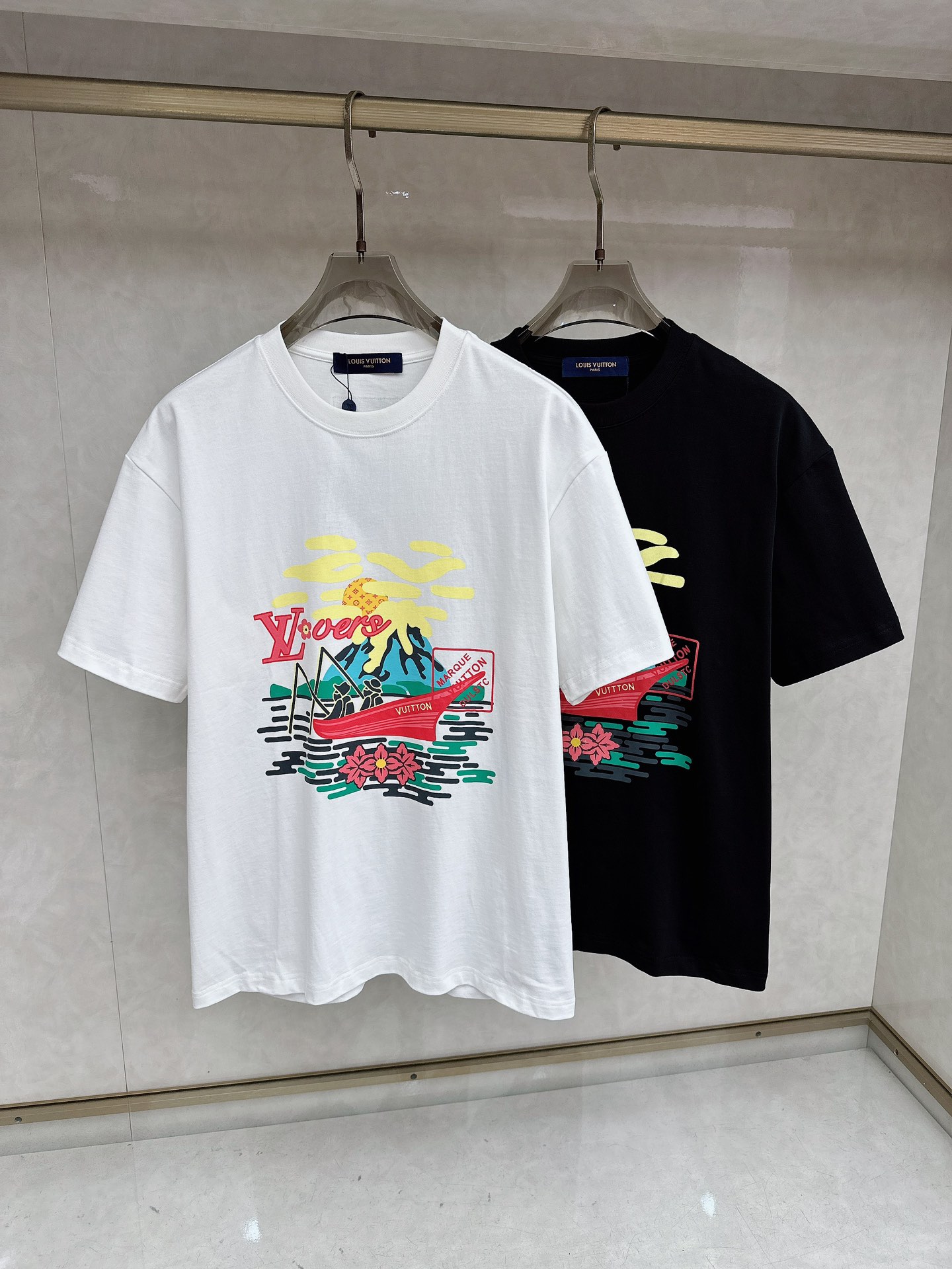 LV 2026春夏新款首发专柜最新款短袖圆领T恤 高端订制 设计前卫时尚！品牌logo重工艺设计 高端定