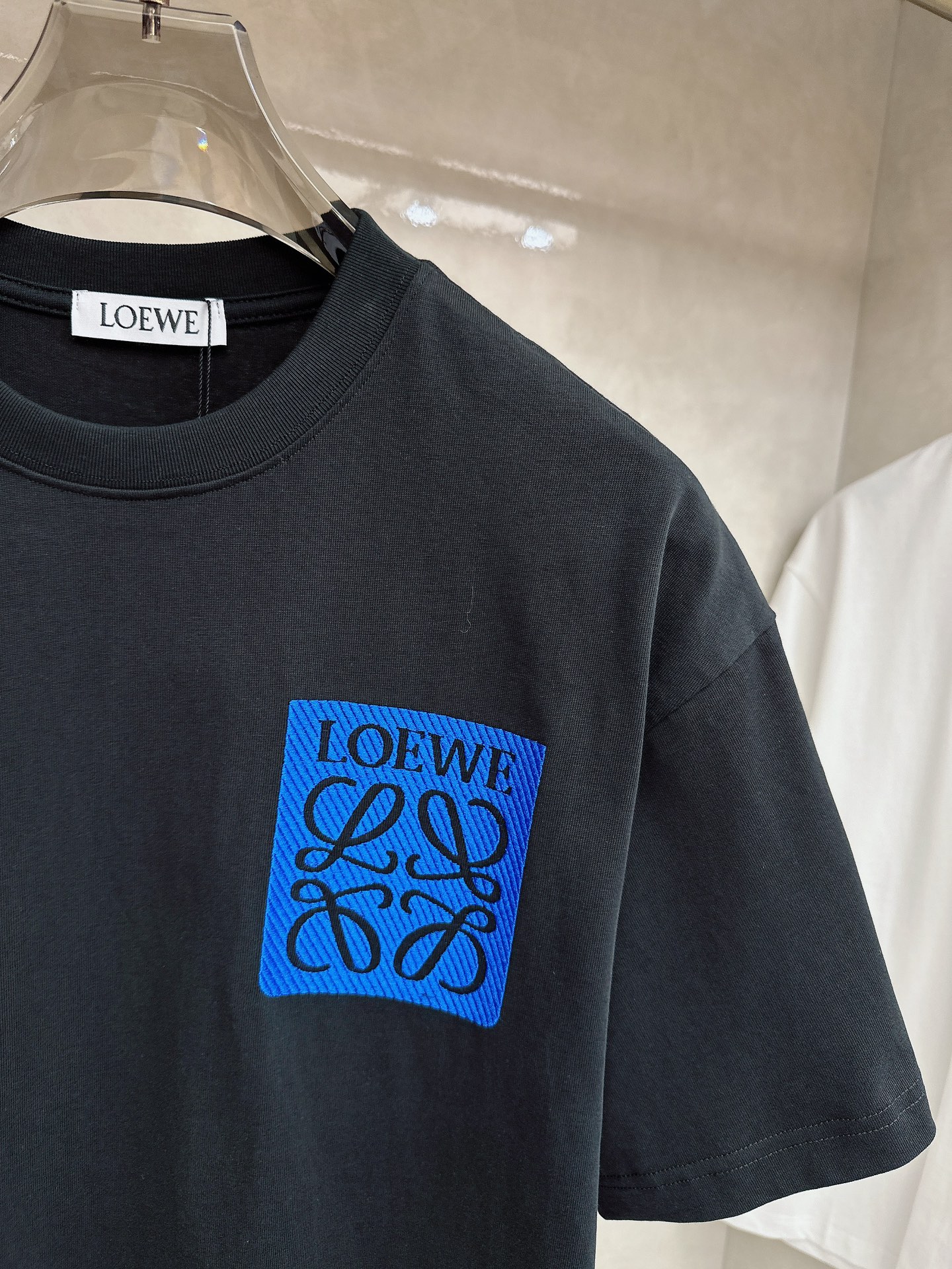 罗意威 2026春夏新款首发专柜最新款短袖圆领T恤 高端订制 设计前卫时尚！品牌logo重工艺设计 高端