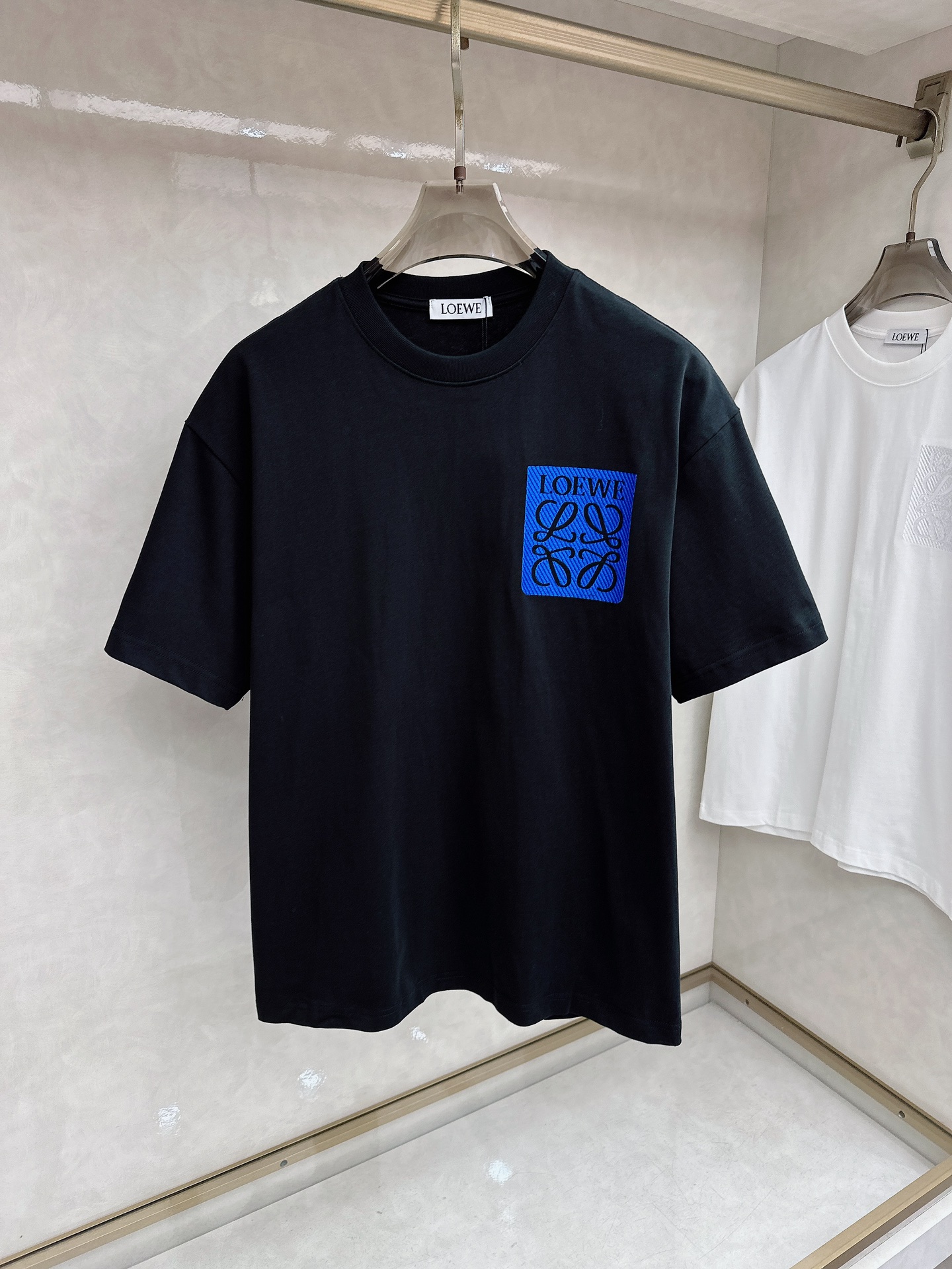 罗意威 2026春夏新款首发专柜最新款短袖圆领T恤 高端订制 设计前卫时尚！品牌logo重工艺设计 高端