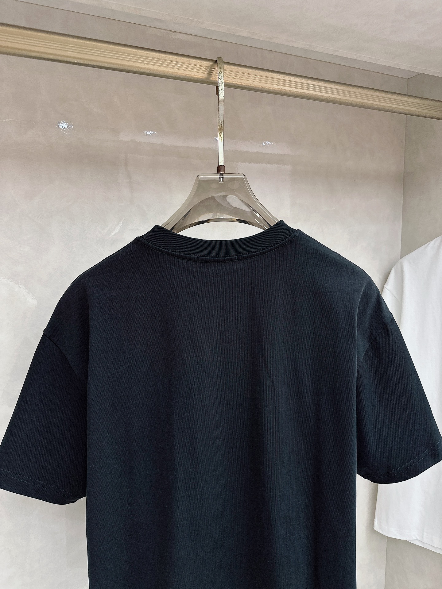 罗意威 2026春夏新款首发专柜最新款短袖圆领T恤 高端订制 设计前卫时尚！品牌logo重工艺设计 高端