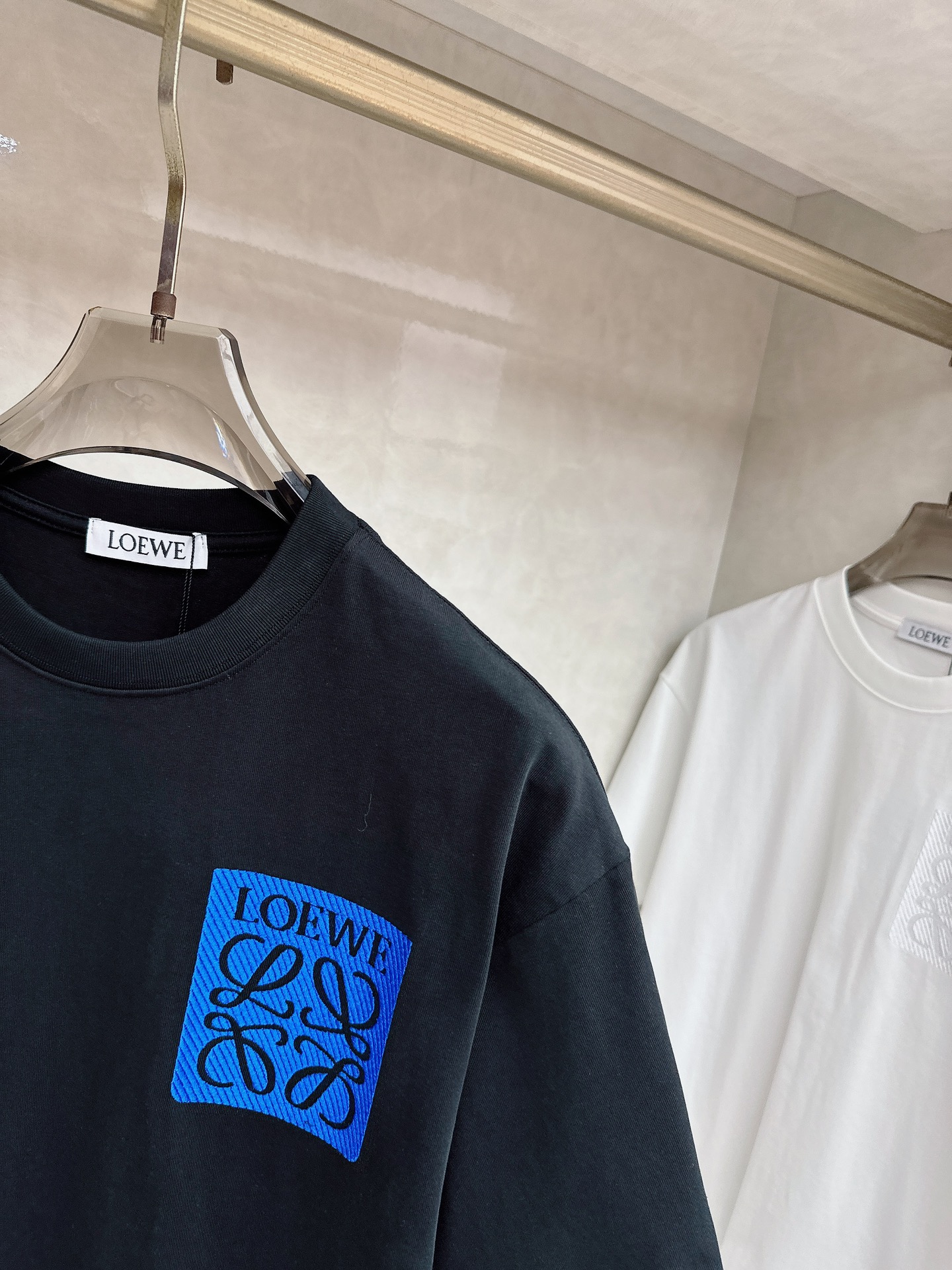 罗意威 2026春夏新款首发专柜最新款短袖圆领T恤 高端订制 设计前卫时尚！品牌logo重工艺设计 高端