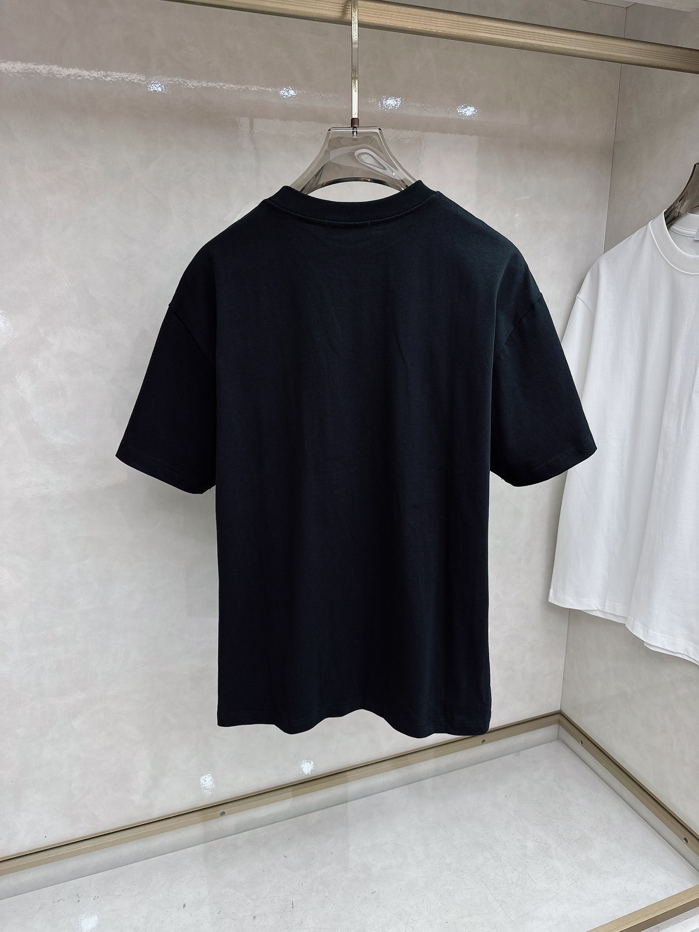 罗意威 2026春夏新款首发专柜最新款短袖圆领T恤 高端订制 设计前卫时尚！品牌logo重工艺设计 高端