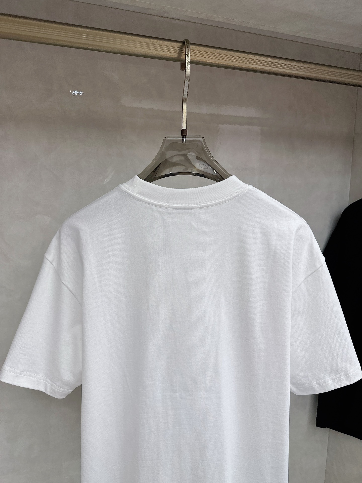 罗意威 2026春夏新款首发专柜最新款短袖圆领T恤 高端订制 设计前卫时尚！品牌logo重工艺设计 高端